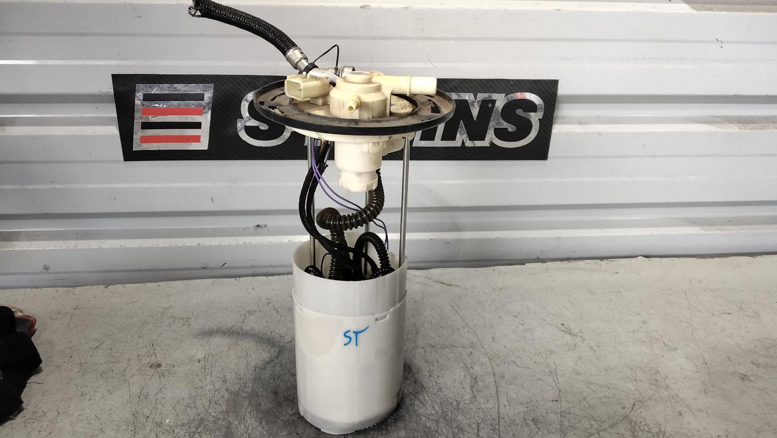 Used auto part listing image: 2022 RAM 1500 FUEL PUMP DT, IN TANK (PUMP & SENDER), PETROL, 6.2, HEMI, S/CHARGED, 08/21- 0000402262