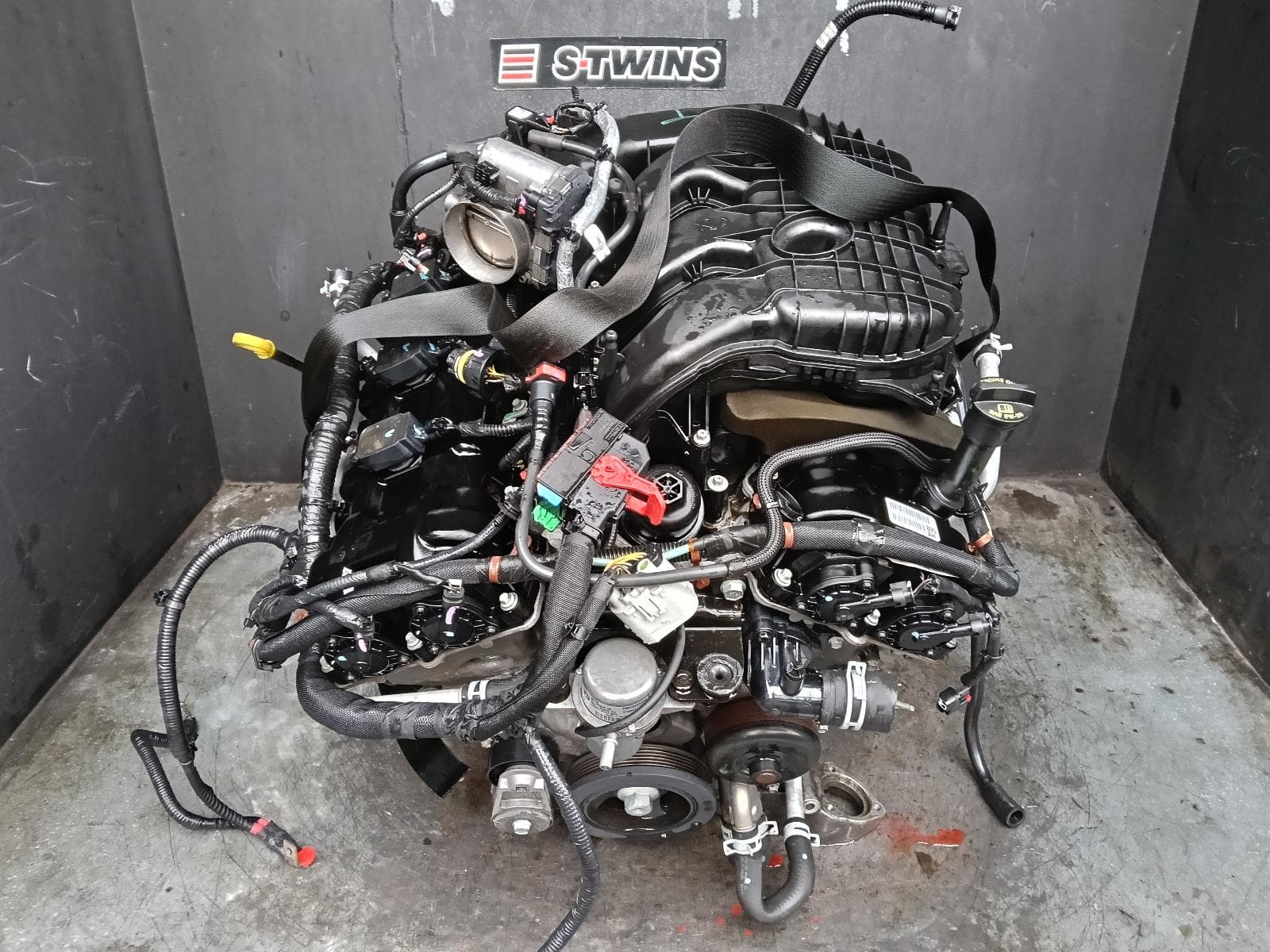 Used auto part listing image: 2015 JEEP GRANDCHEROKEE ENGINE PETROL, 3.6, WK, 2 RECTANGLE PLUG HARNESS TYPE, 03/13-09/16 0000404390