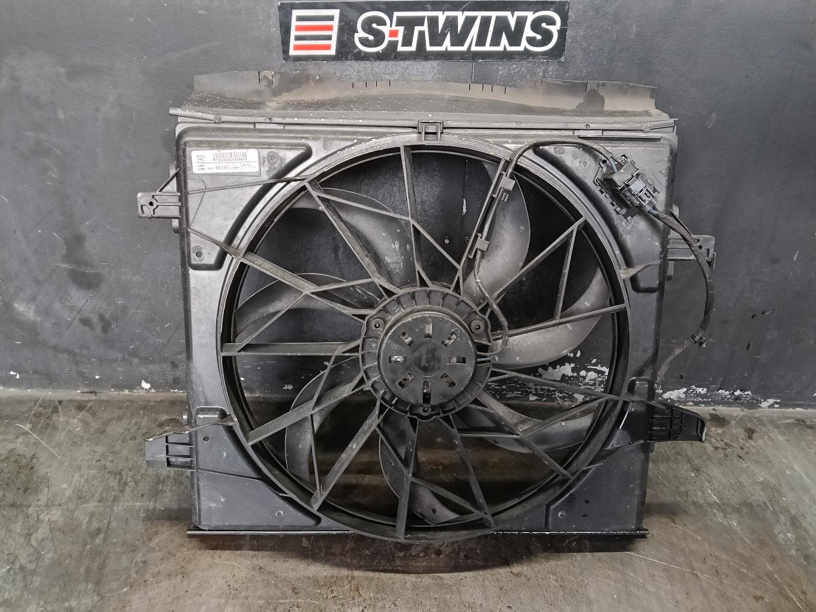 Used auto part listing image: 2015 JEEP GRANDCHEROKEE FAN RADIATOR FAN, 3.6, PETROL, 2WD, WK, 04/13-02/22 0000404392