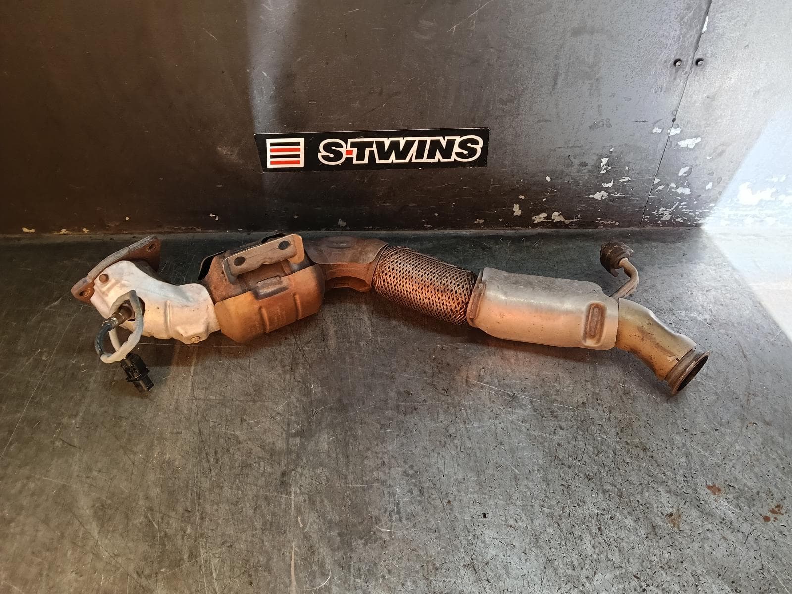 Used auto part listing image: 2021 LDV D90 CATALYTIC CONVERTER MANIFOLD-CAT TYPE, 2.0, PETROL, SV9A, 11/17- 0000407680