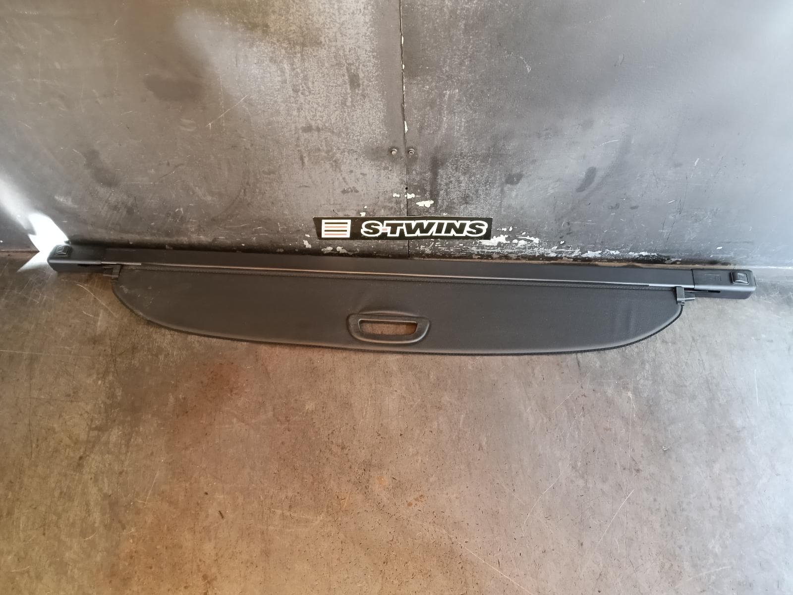 Used auto part listing image: 2021 LDV D90 PARCEL SHELF CARGO BLIND SV9A, CARGO BLIND, 11/17- 0000407581