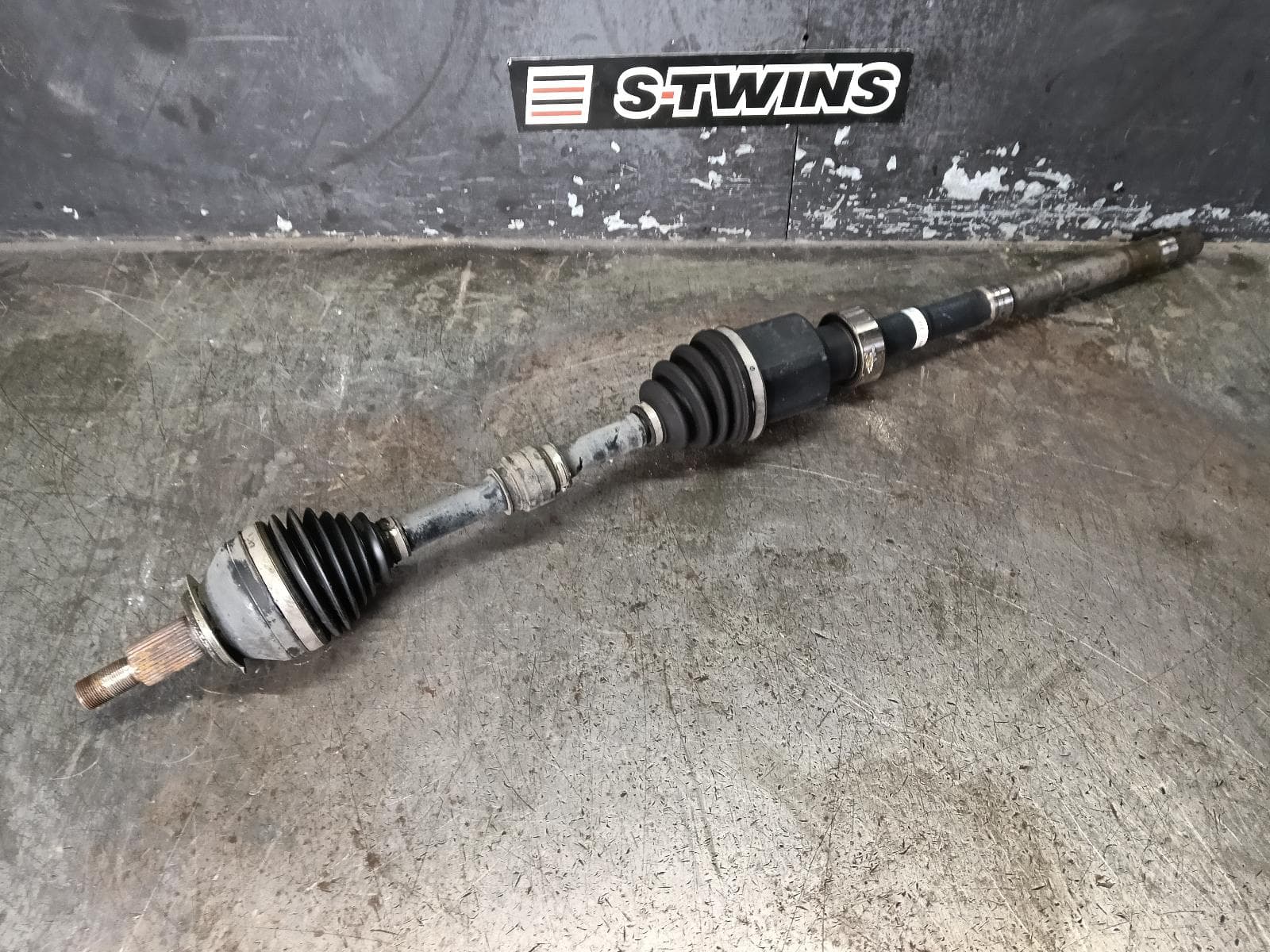 Used auto part listing image: 2018 MAZDA CX9 RIGHT DRIVESHAFT REAR, AWD, TC, 07/16-12/24 0000404965