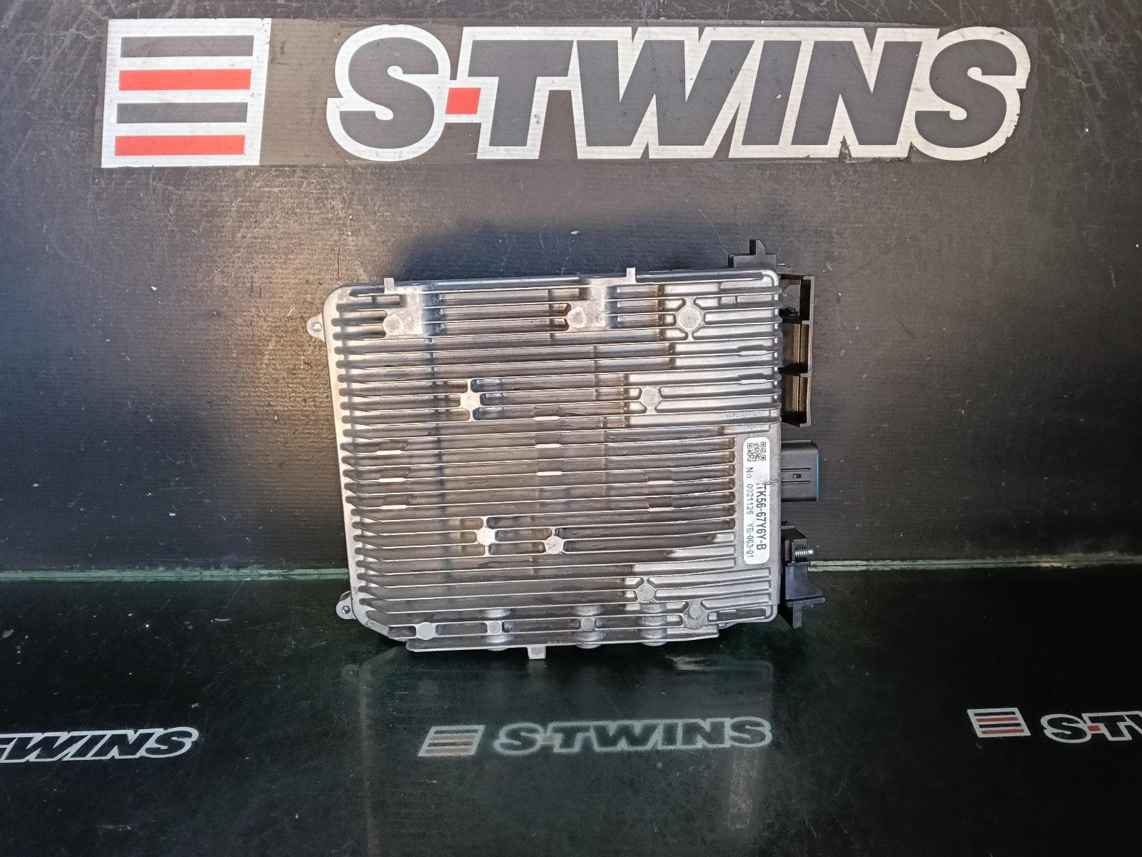 Used auto part listing image: 2018 MAZDA CX9 CAPACITOR MODULE, P/N TK5667Y6YB, TC, 07/16-12/24 0000404954