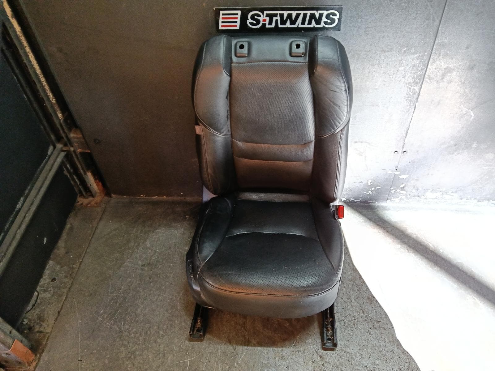 Used auto part listing image: 2018 MAZDA CX9 FRONT SEAT RH FRONT, TC, LEATHER, BLACK, 07/16-12/24 0000404768