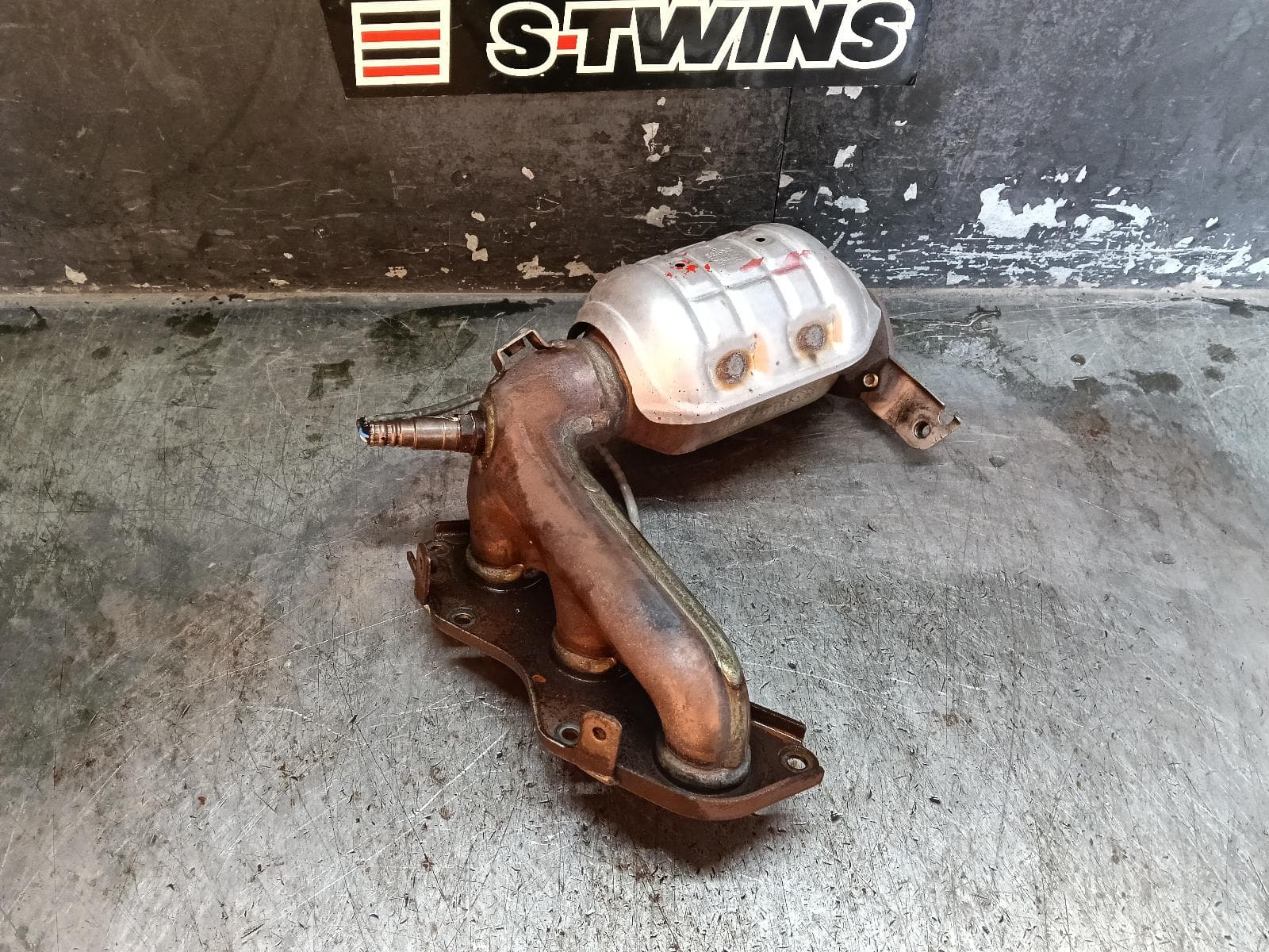 Used auto part listing image: 2014 TOYOTA AURION CATALYTIC CONVERTER MANIFOLD-CAT TYPE, 3.5, PETROL, FRONT, GSV50R, 02/12-08/17 0000406150