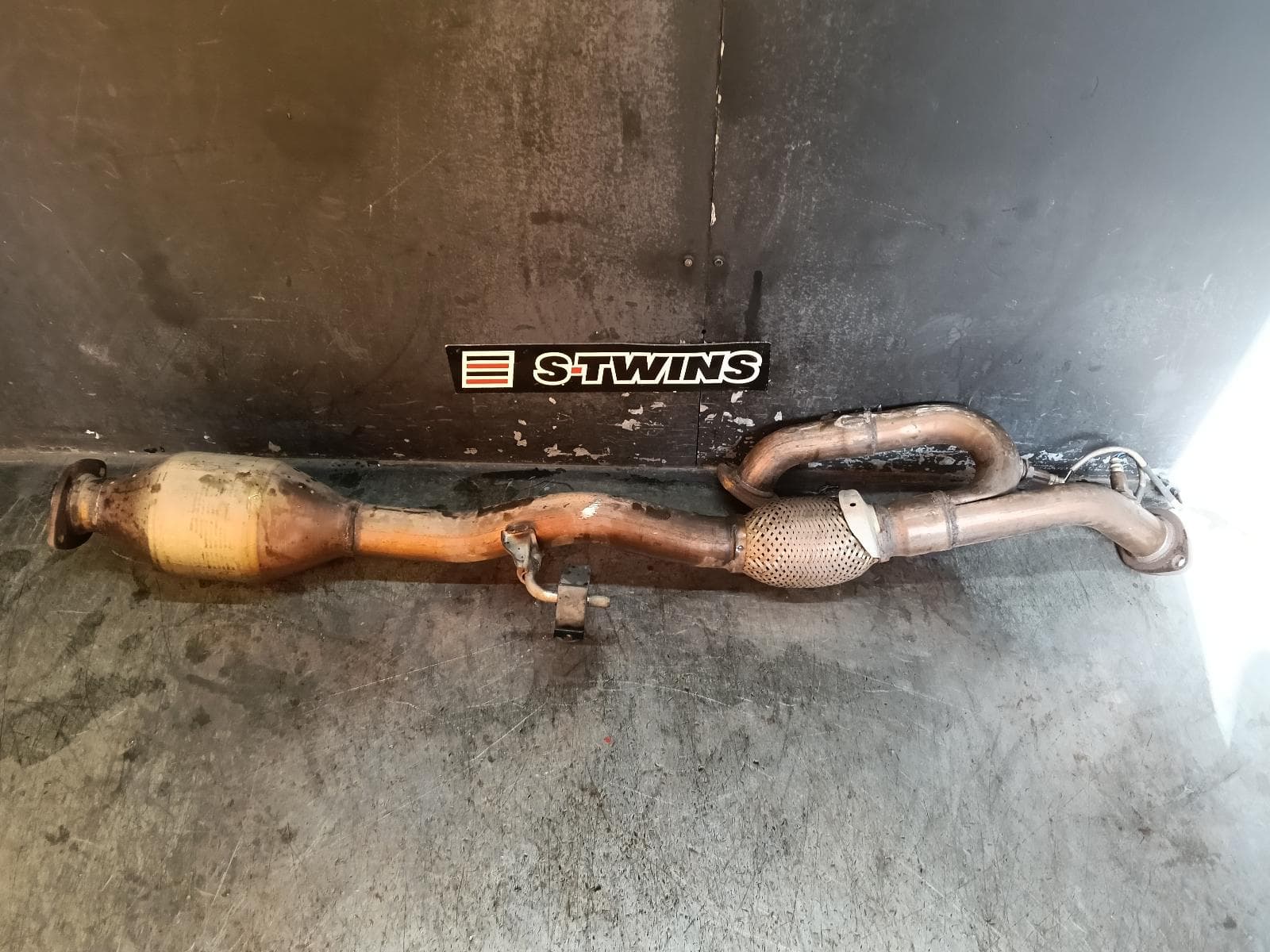 Used auto part listing image: 2014 TOYOTA AURION CATALYTIC CONVERTER UNDER CAR-CAT TYPE, 3.5, PETROL, GSV50R, 02/12-08/17 0000406152