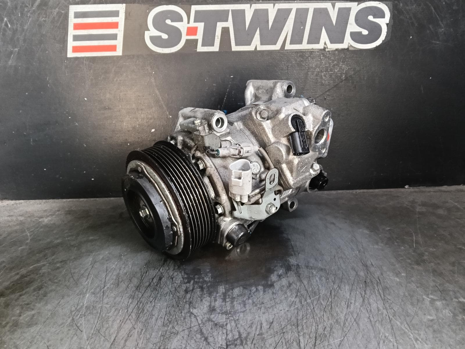 Used auto part listing image: 2014 TOYOTA AURION A C COMPRESSOR GSV50R, 3.5, 2GR-FE, 02/12-05/15 0000406154