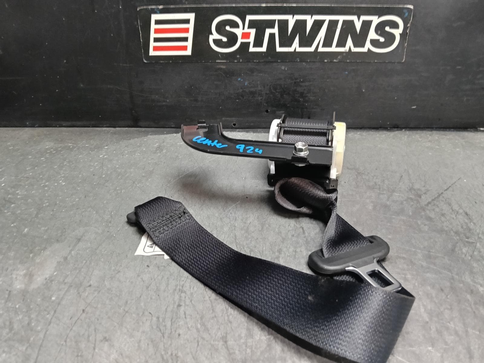Used auto part listing image: 2017 MITSUBISHI OUTLANDER SEAT BELT STALK CENTRE REAR 2ND ROW, SEAT BELT STALK ONLY, ZJ-ZL, 7 SEATER, 10/12-07/21 0000406751