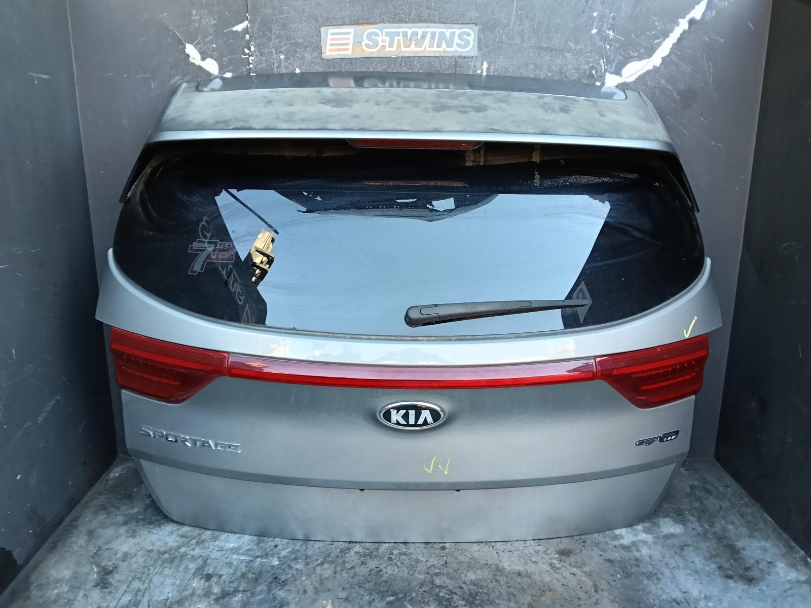 Used auto part listing image: 2018 KIA SPORTAGE BOOTLID TAILGATE TAILGATE, QL, W/ POWER LIFTGATE TYPE, 10/15-08/21 0000406788