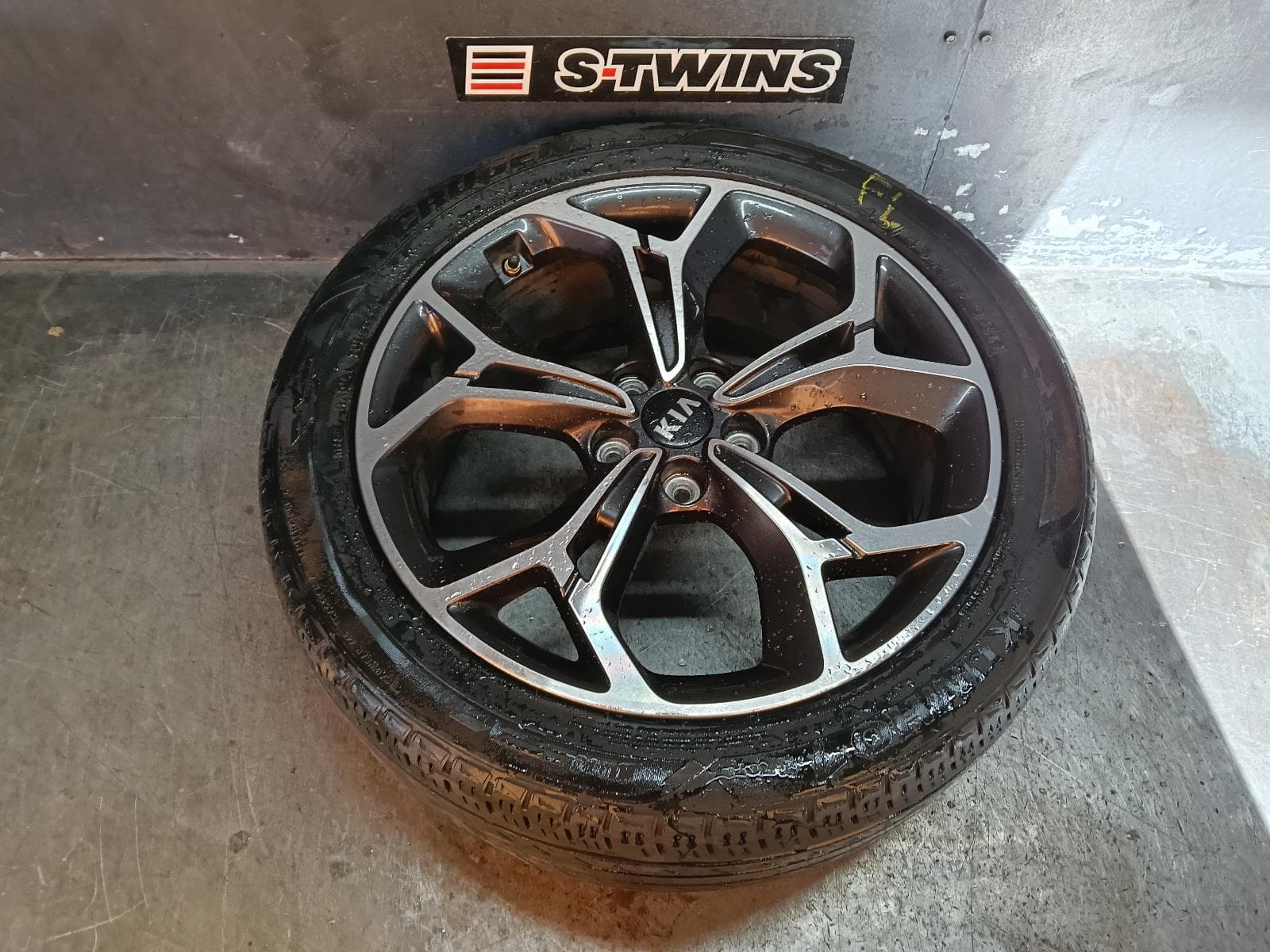 Used auto part listing image: 2018 KIA SPORTAGE WHEEL MAG FACTORY, 19X7.5IN, QL, 07/18-08/21 0000406773