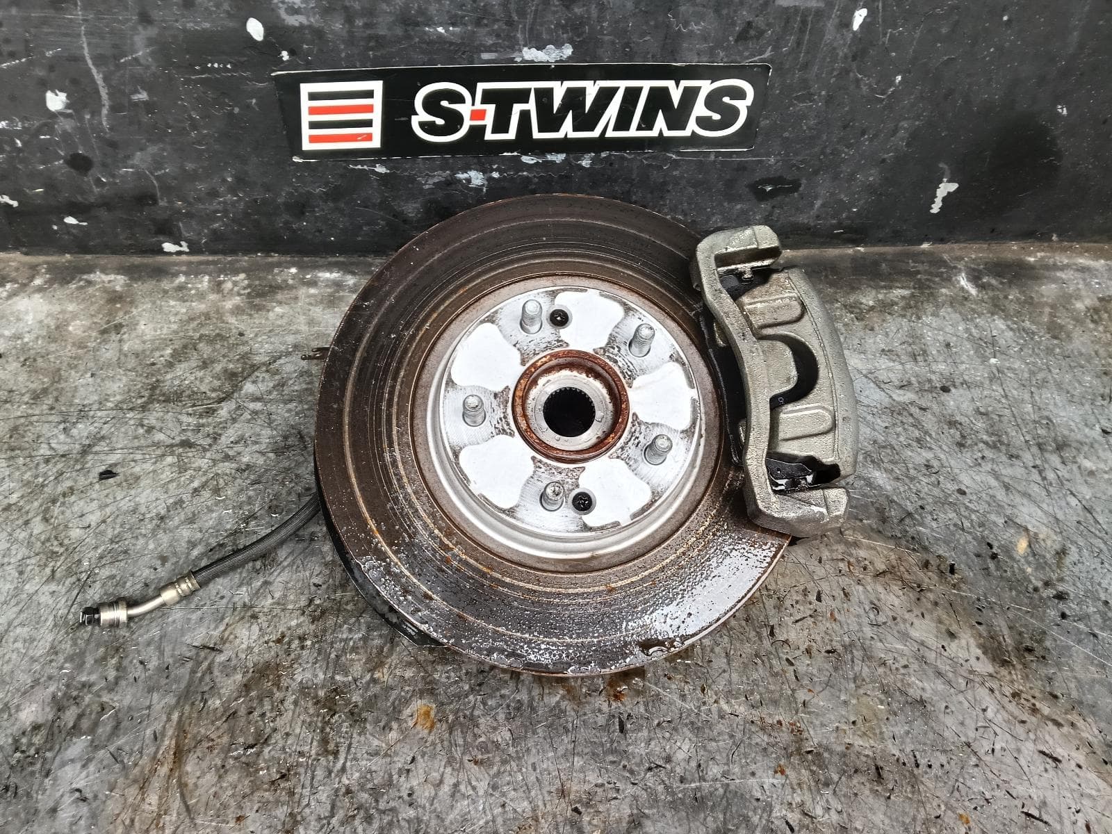 Used auto part listing image: 2018 KIA SPORTAGE RIGHT FRONT HUB ASSEMBLY QL, AWD, 10/15-08/21 0000406892