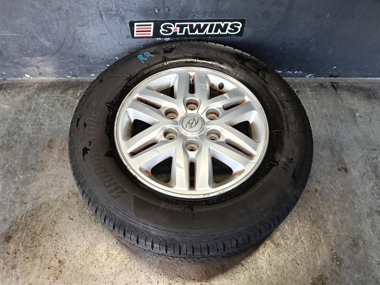 Used auto part listing image: 2020 HYUNDAI ILOAD/IMAX WHEEL MAG FACTORY, 16X6.5IN, TQ, 09/15-ILOAD/IMAX, TQ, 11/07-03/21 0000405316