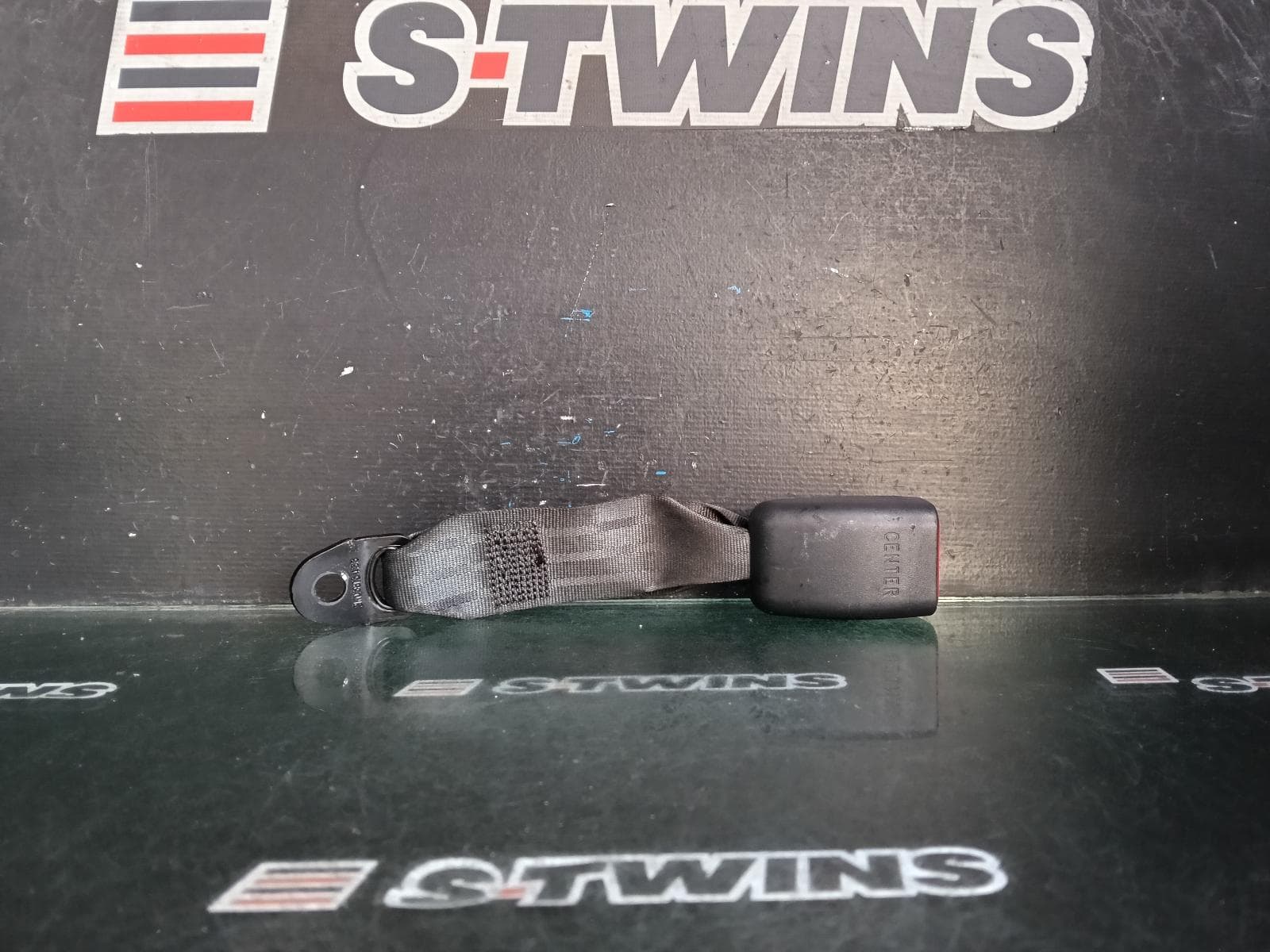 Used auto part listing image: 2020 HYUNDAI ILOAD/IMAX SEAT BELT STALK CENTRE REAR (2ND ROW), SEAT BELT STALK ONLY, TQ, 11/07-ILOAD/IMAX, TQ, 11/07-03/21 0000405419