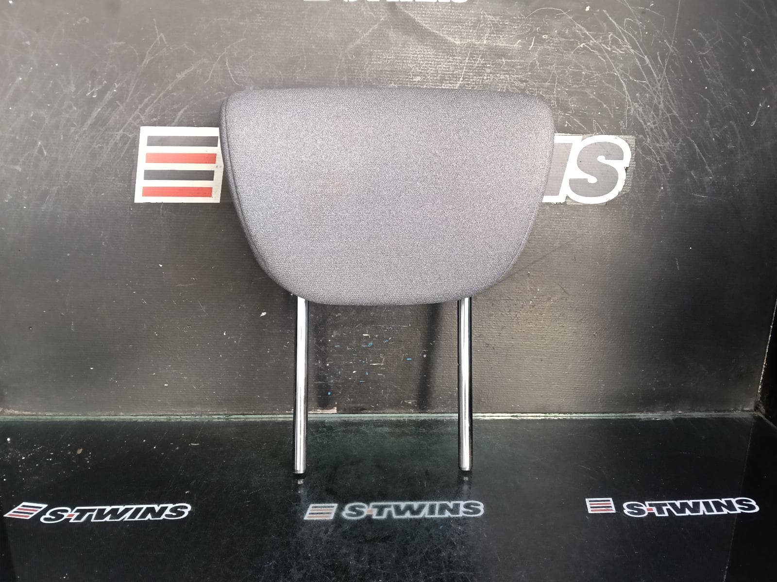Used auto part listing image: 2020 HYUNDAI ILOAD/IMAX HEADREST CENTRE REAR 2ND ROW, TQ, IMAX, CLOTH, 11/07-03/21 0000405421
