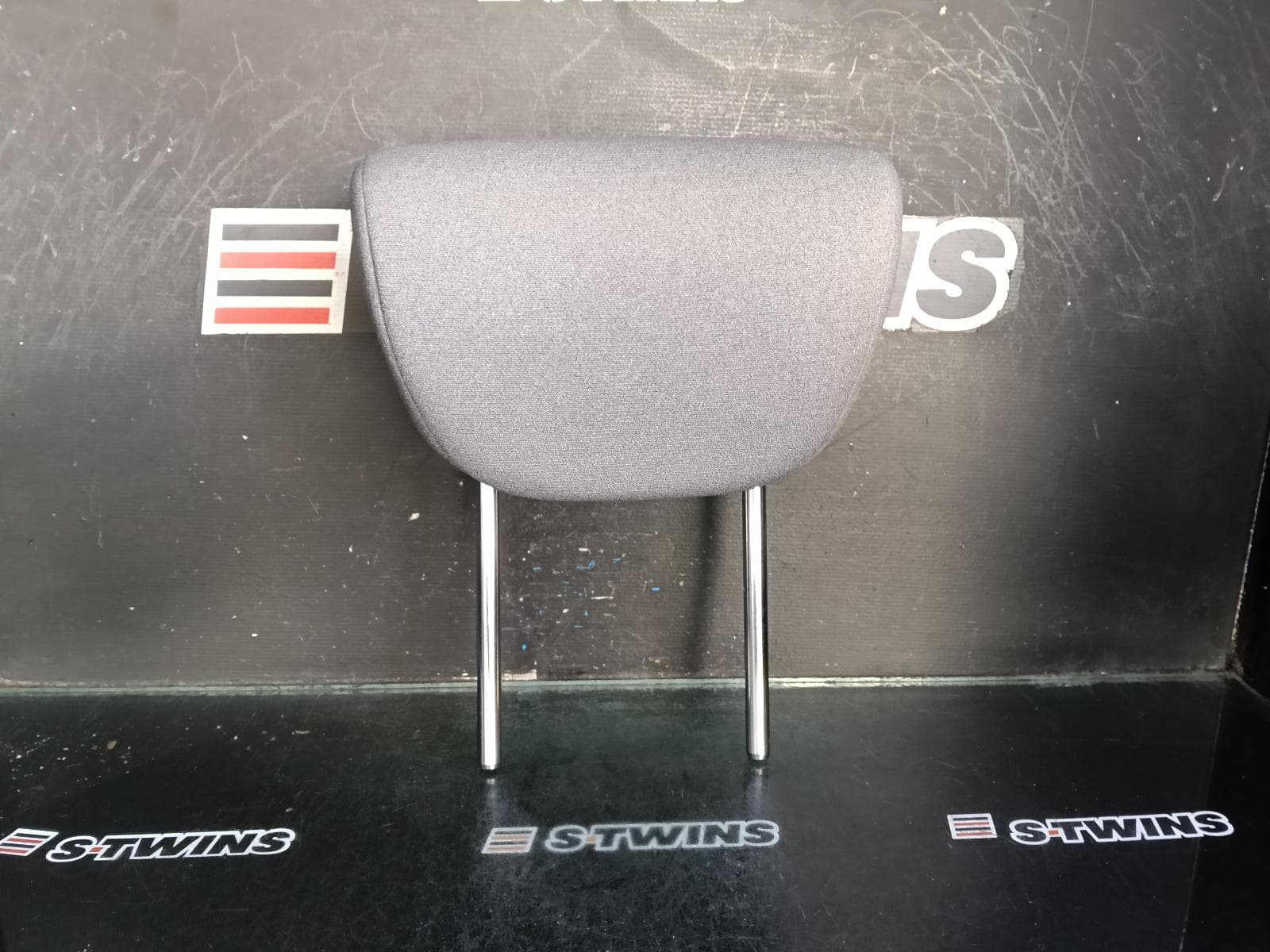 Used auto part listing image: 2020 HYUNDAI ILOAD/IMAX HEADREST RH REAR 2ND ROW, TQ, IMAX, CLOTH, 11/07-03/21 0000405422