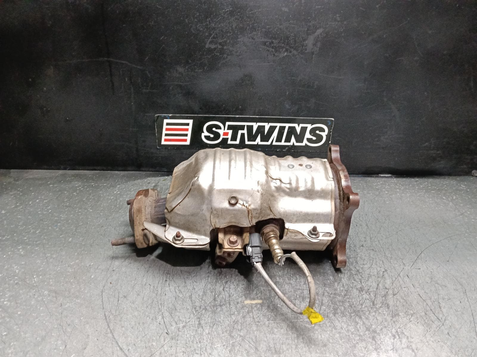 Used auto part listing image: 2013 MAZDA CX9 CATALYTIC CONVERTER BOLT ON CAT TYPE (TO MANIFOLD), 3.7, PETROL, REAR, TB, 12/07-12/15 0000404493