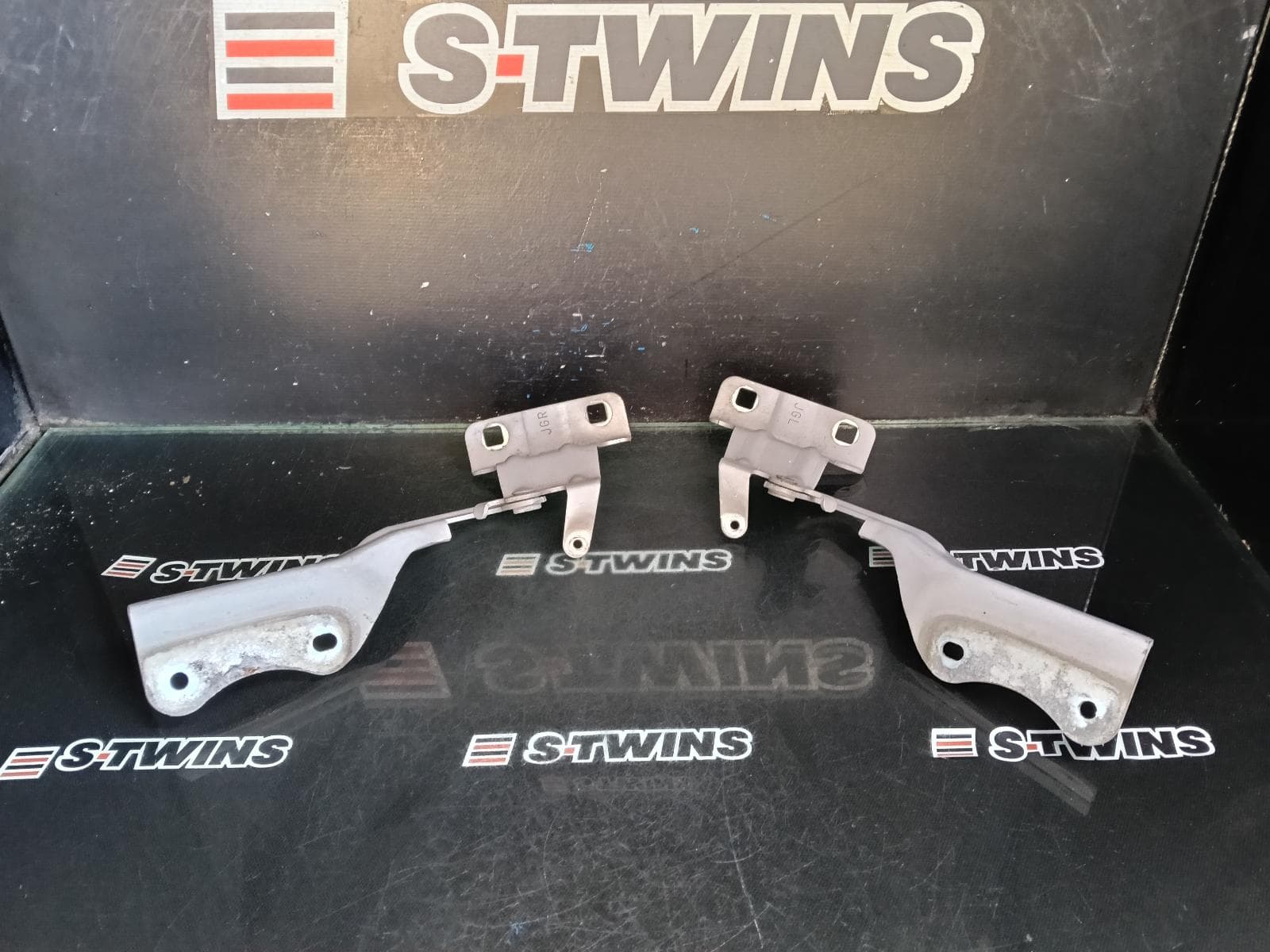 Used auto part listing image: 2013 NISSAN XTRAIL BONNET HINGE STRUT HINGES (PAIR), T31, 09/07-12/13 0000405350