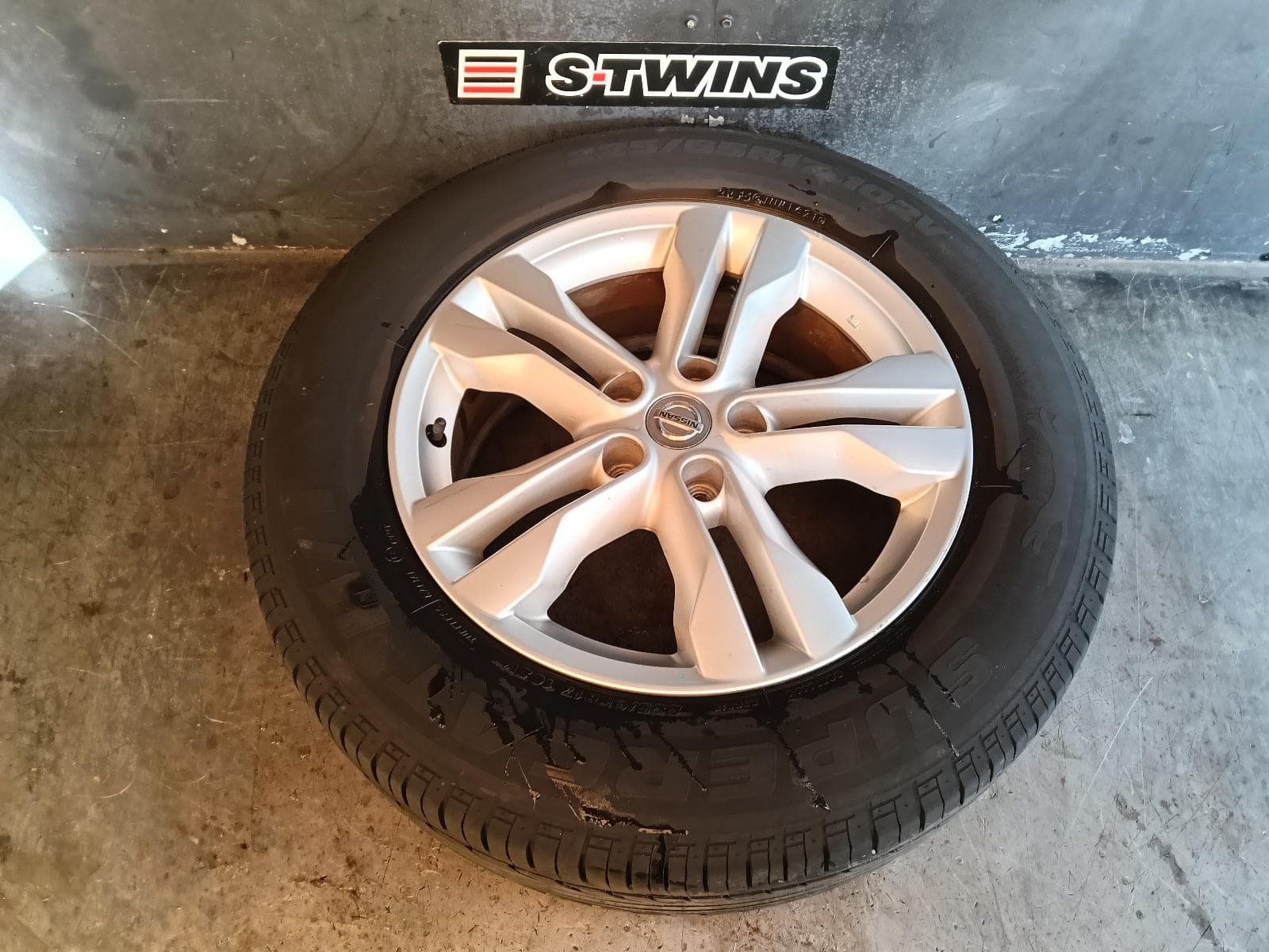Used auto part listing image: 2013 NISSAN XTRAIL WHEEL MAG FACTORY, 17X6.5IN, T31, 5 DOUBLE SPOKE, 09/07-12/13 0000405365