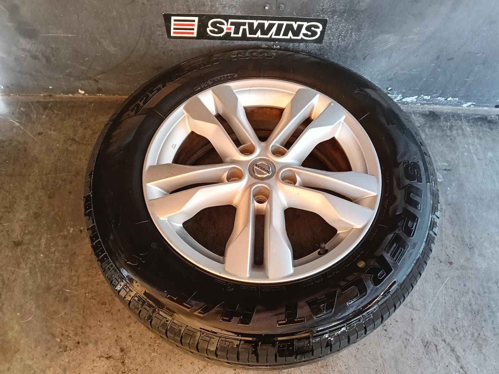 Used auto part listing image: 2013 NISSAN XTRAIL WHEEL MAG FACTORY, 17X6.5IN, T31, 5 DOUBLE SPOKE, 09/07-12/13 0000405366
