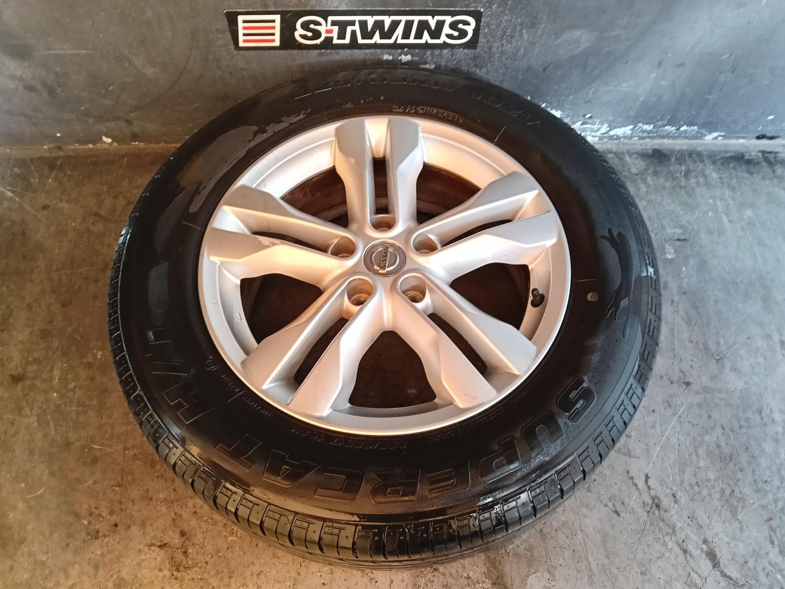 Used auto part listing image: 2013 NISSAN XTRAIL WHEEL MAG FACTORY, 17X6.5IN, T31, 5 DOUBLE SPOKE, 09/07-12/13 0000405367