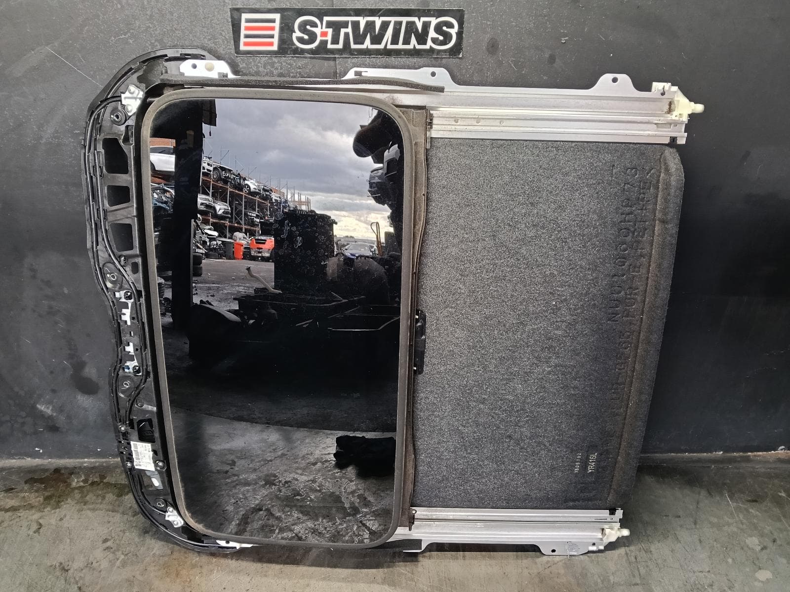 Used auto part listing image: 2015 HONDA ODYSSEY ROOF GLASS SUNROOF T RC1, 02/14-03/22 0000399397