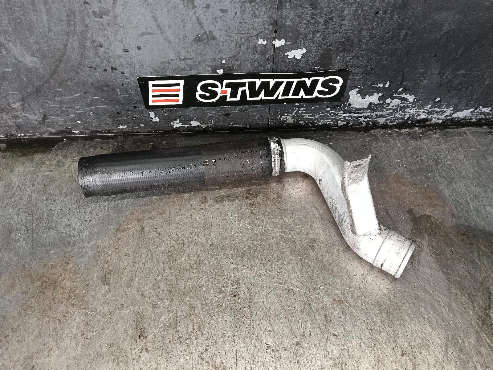 Used auto part listing image: 2016 HOLDEN CAPTIVA INTERCOOLER INTERCOOLER HOSE (LH SIDE), DIESEL, 2.2, CG SERIES 2, 01/11-06/18 0000405851