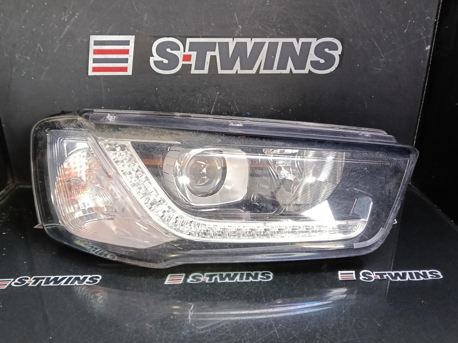 Used auto part listing image: 2016 HOLDEN CAPTIVA RIGHT HEADLAMP CG, LED TYPE, 10/15-06/18 0000405854