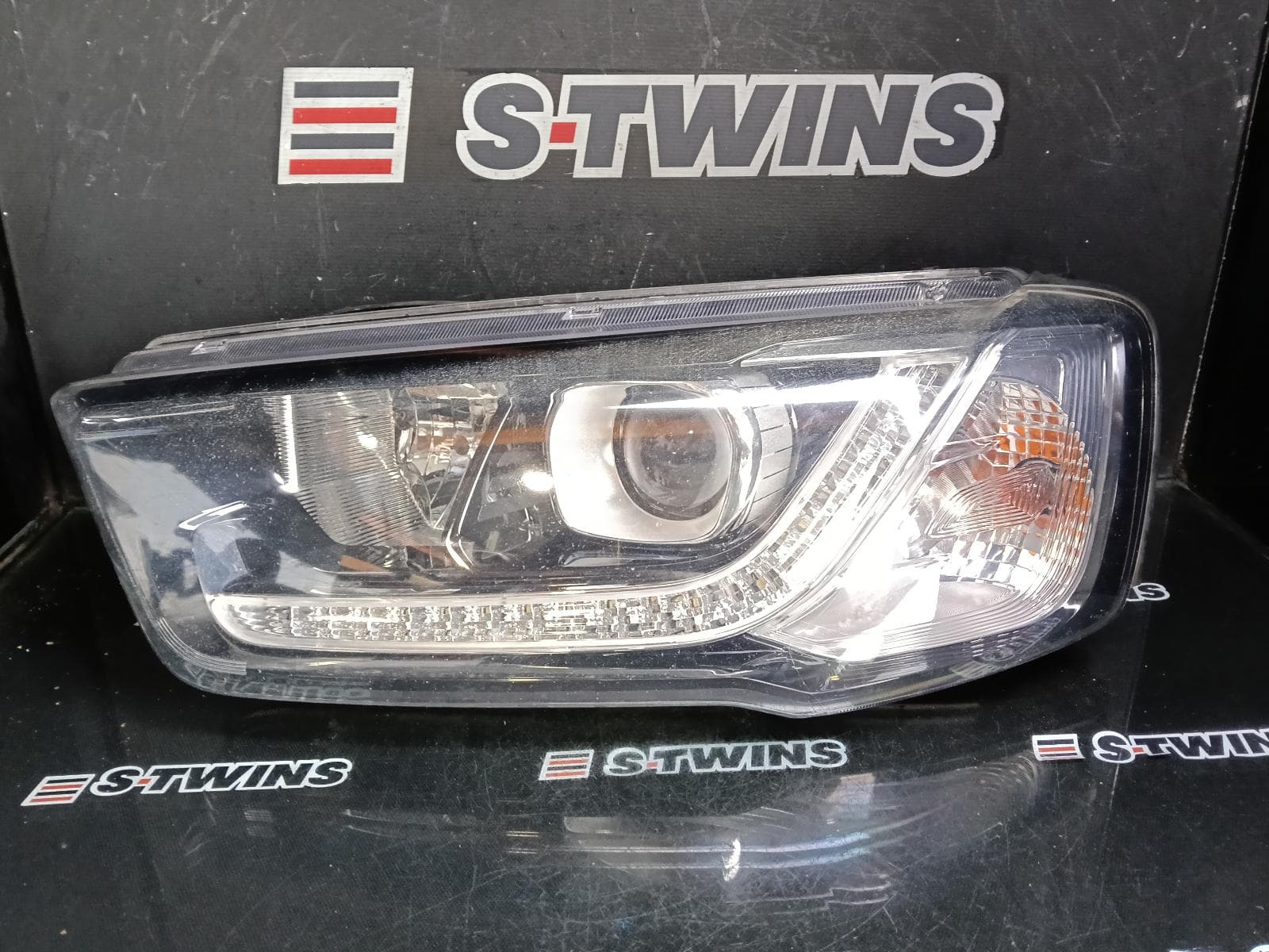 Used auto part listing image: 2016 HOLDEN CAPTIVA LEFT HEADLAMP CG, LED TYPE, 10/15-06/18 0000405855