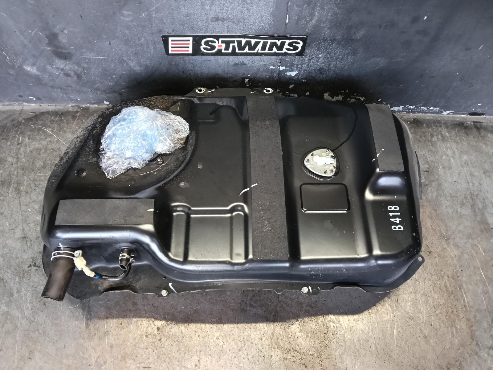 Used auto part listing image: 2018 MITSUBISHI OUTLANDER FUEL TANK ZJ-ZL, DIESEL, AWD, 10/12-10/18 0000405794