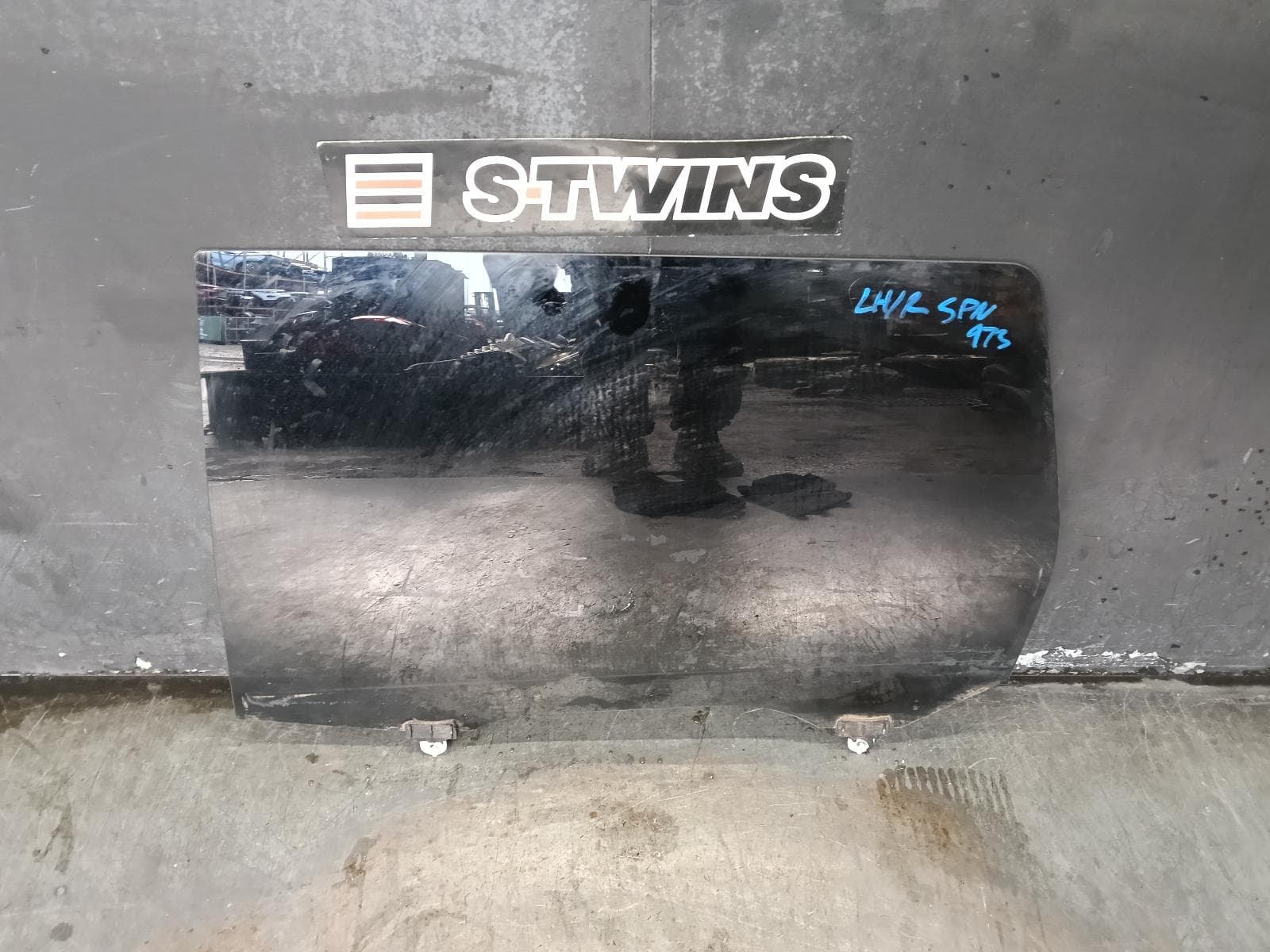 Used auto part listing image: 2018 MITSUBISHI OUTLANDER LEFT REAR DOOR WINDOW ZJ-ZL, 10/12-07/21 0000405810