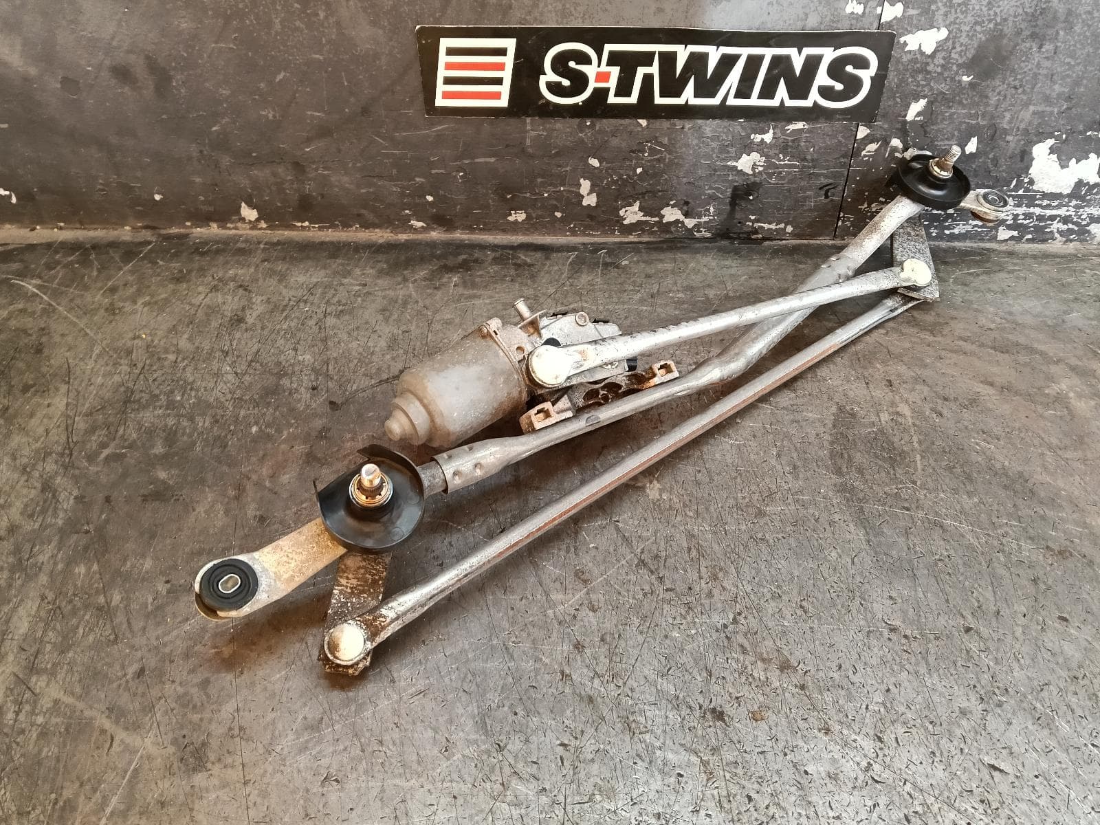 Used auto part listing image: 2013 TOYOTA CAMRY WIPER MOTOR FRONT, ACV50/ASV50, 11/11-10/17 0000405531
