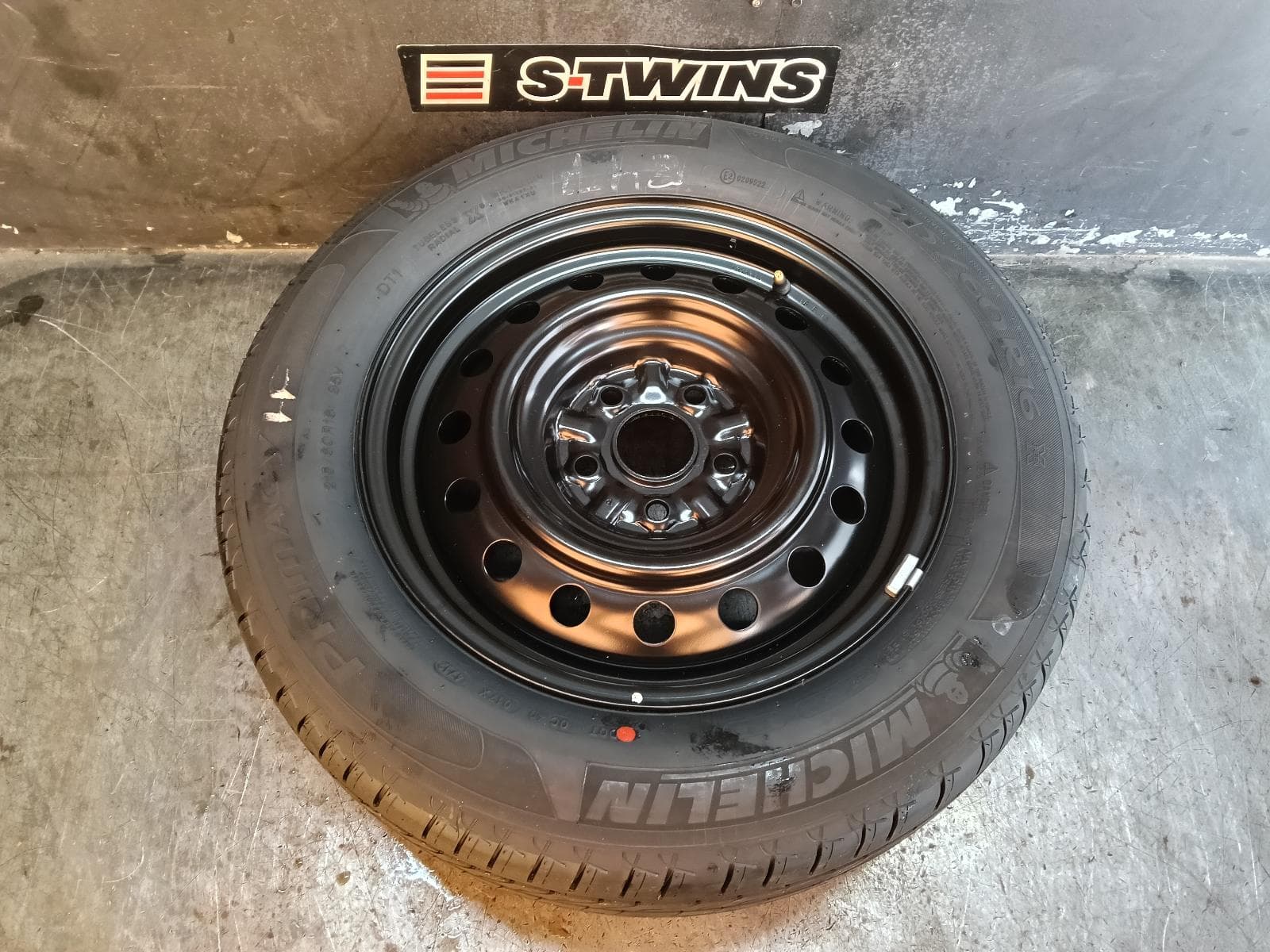 Used auto part listing image: 2013 TOYOTA CAMRY WHEEL STANDARD STEEL FULL SIZE SPARE STEEL, ASV50/AVV50, 11/11-10/17 0000405456