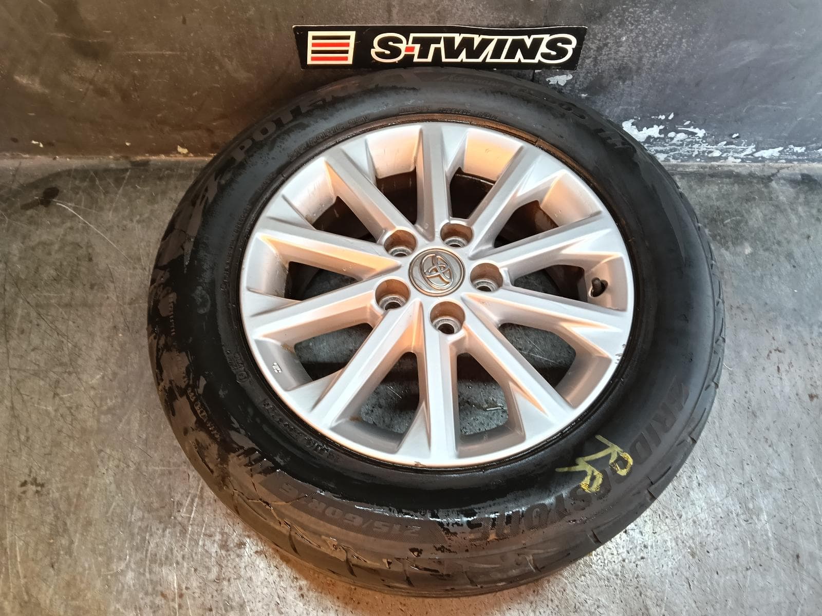 Used auto part listing image: 2013 TOYOTA CAMRY WHEEL MAG FACTORY, 16X6.5IN, ASV50/AVV50, ALTISE/HYBRID H, 11/11-05/15 0000405441