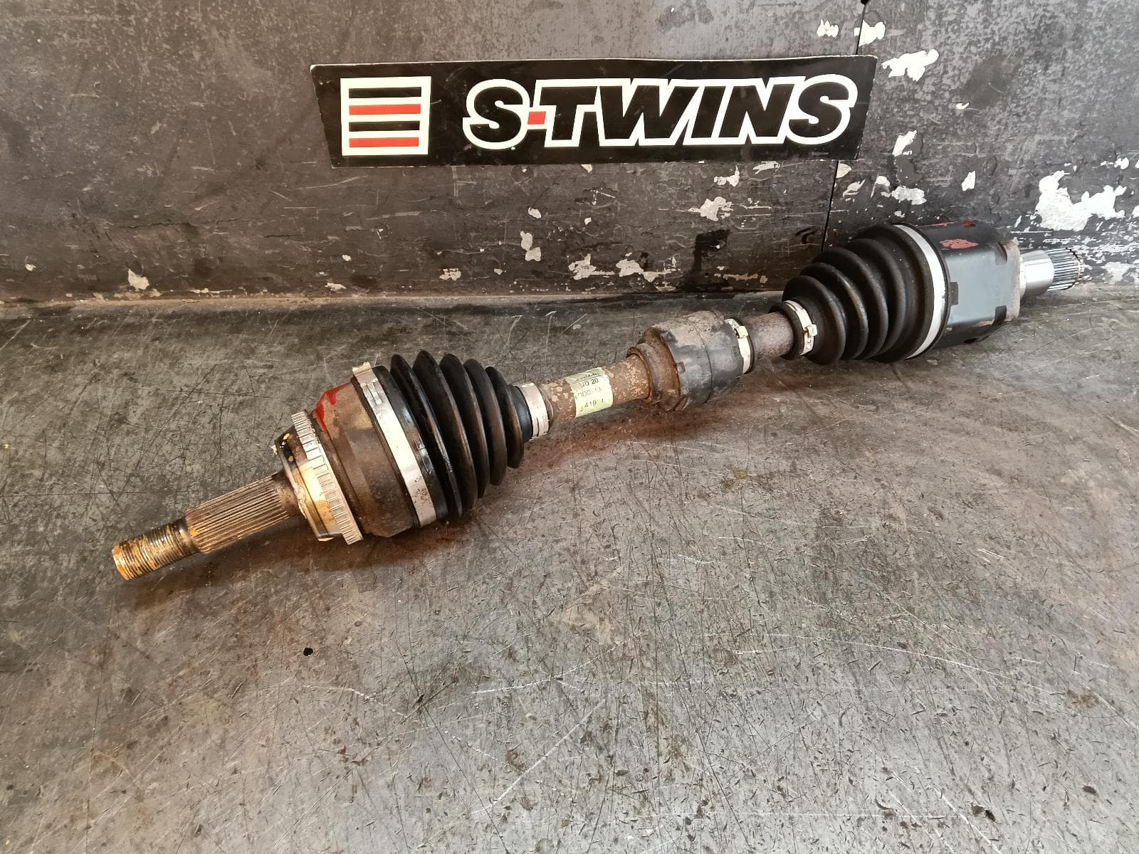 Used auto part listing image: 2013 TOYOTA CAMRY LEFT DRIVESHAFT AUTO, 2.5, 2AR-FE, ASV50, 11/11-10/17 0000405534