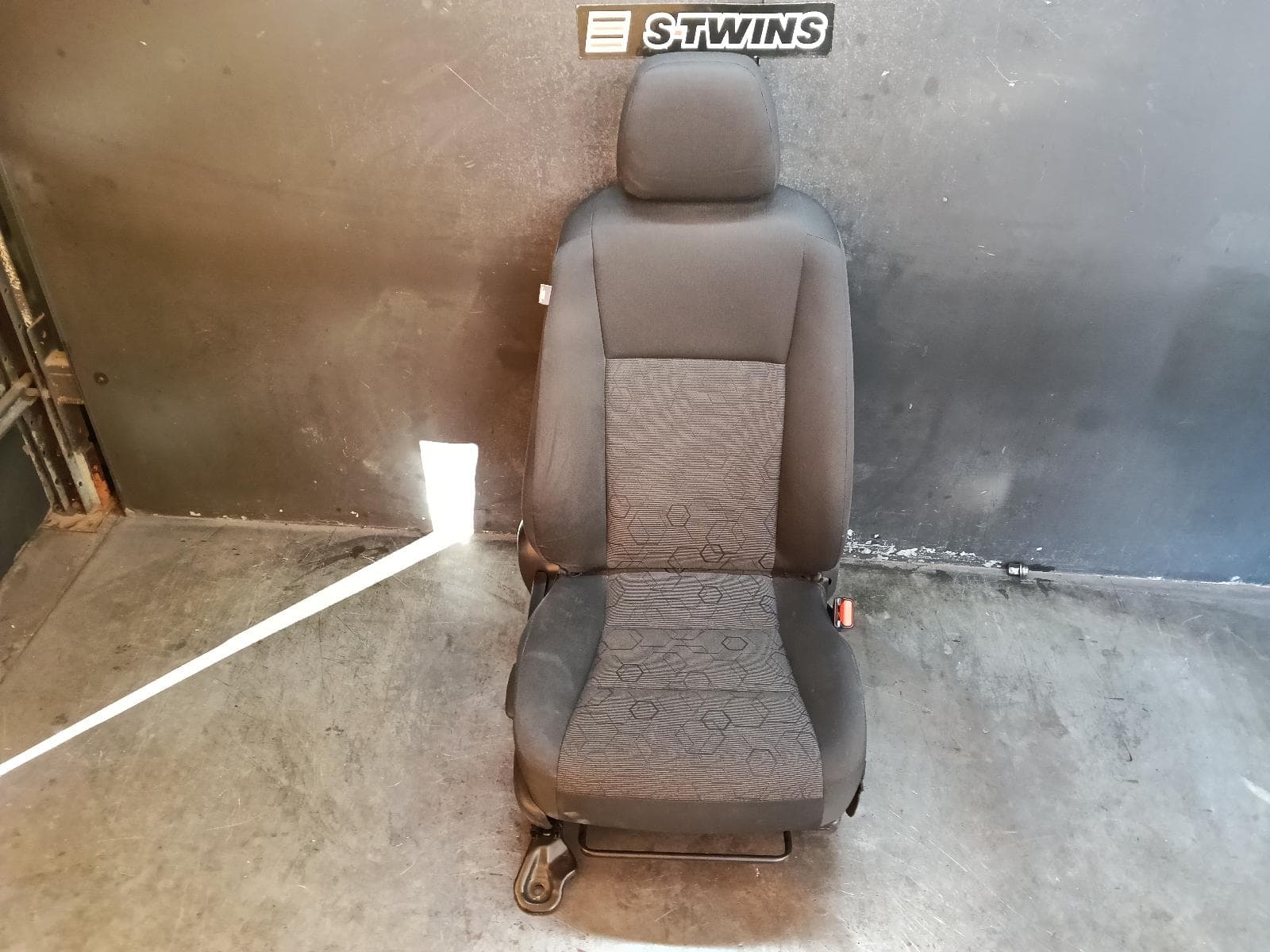 Used auto part listing image: 2013 TOYOTA CAMRY FRONT SEAT RH FRONT, ASV50, CLOTH, ALTISE/RZ/ATARA R, 11/11-10/17 0000405394