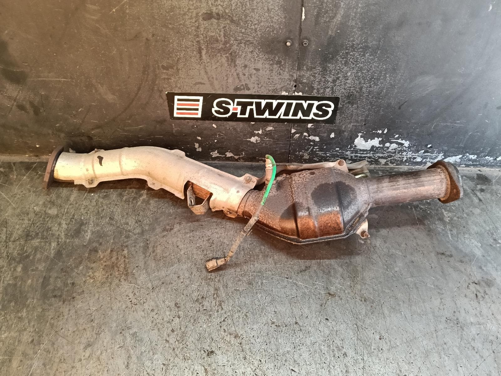 Used auto part listing image: 2011 SUBARU FORESTER CATALYTIC CONVERTER UNDER CAR-CAT TYPE, 2.5, PETROL, EJ25, TURBO, 02/08-08/12 0000405174