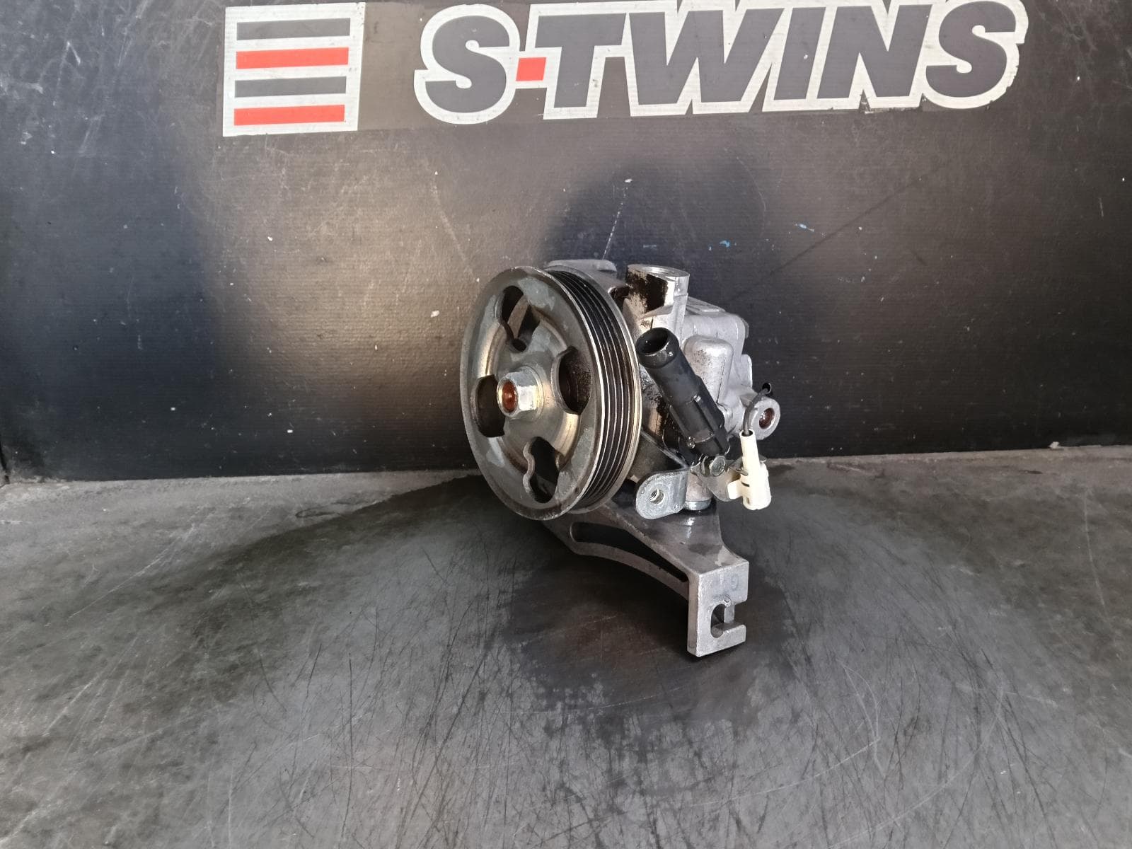 Used auto part listing image: 2011 SUBARU FORESTER STEERING PUMP PETROL, 2.5, EJ25, TURBO, 02/08-12/12 0000405181