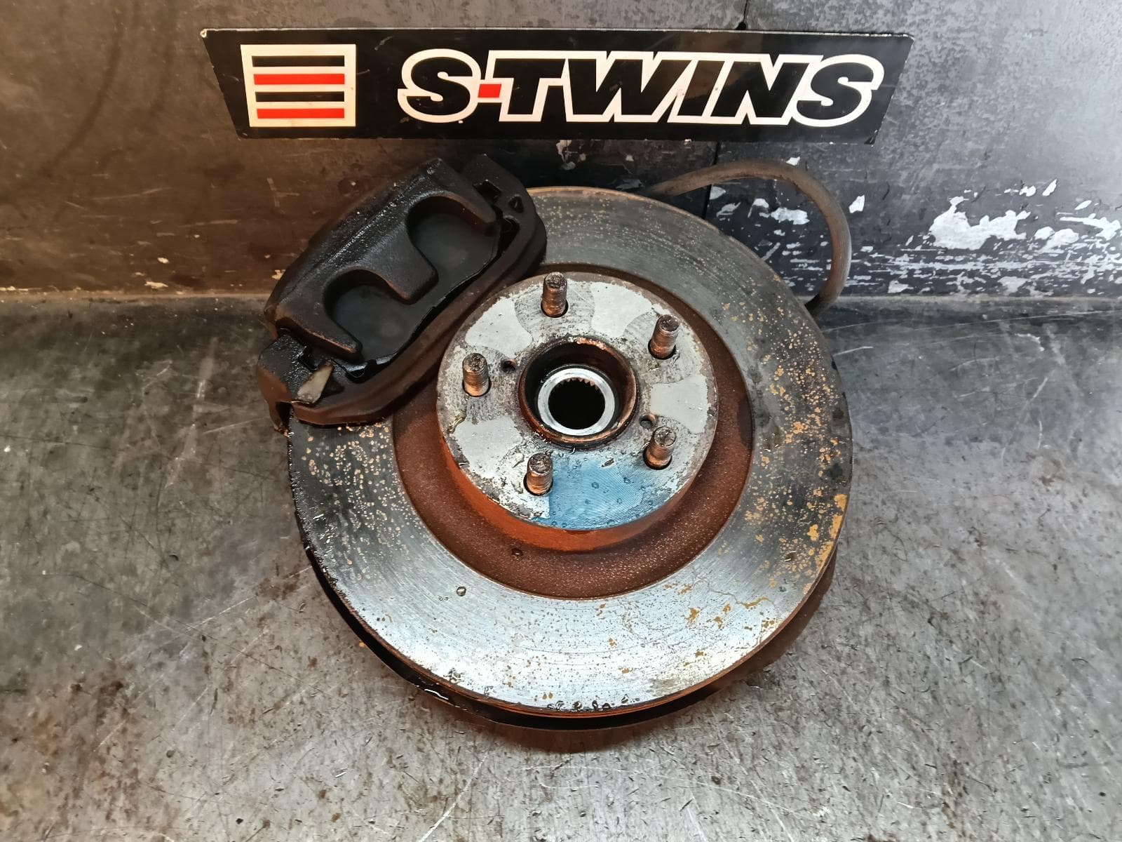 Used auto part listing image: 2011 SUBARU FORESTER RIGHT FRONT HUB ASSEMBLY ABS TYPE, SH/SJ, 02/08-11/13 0000405195