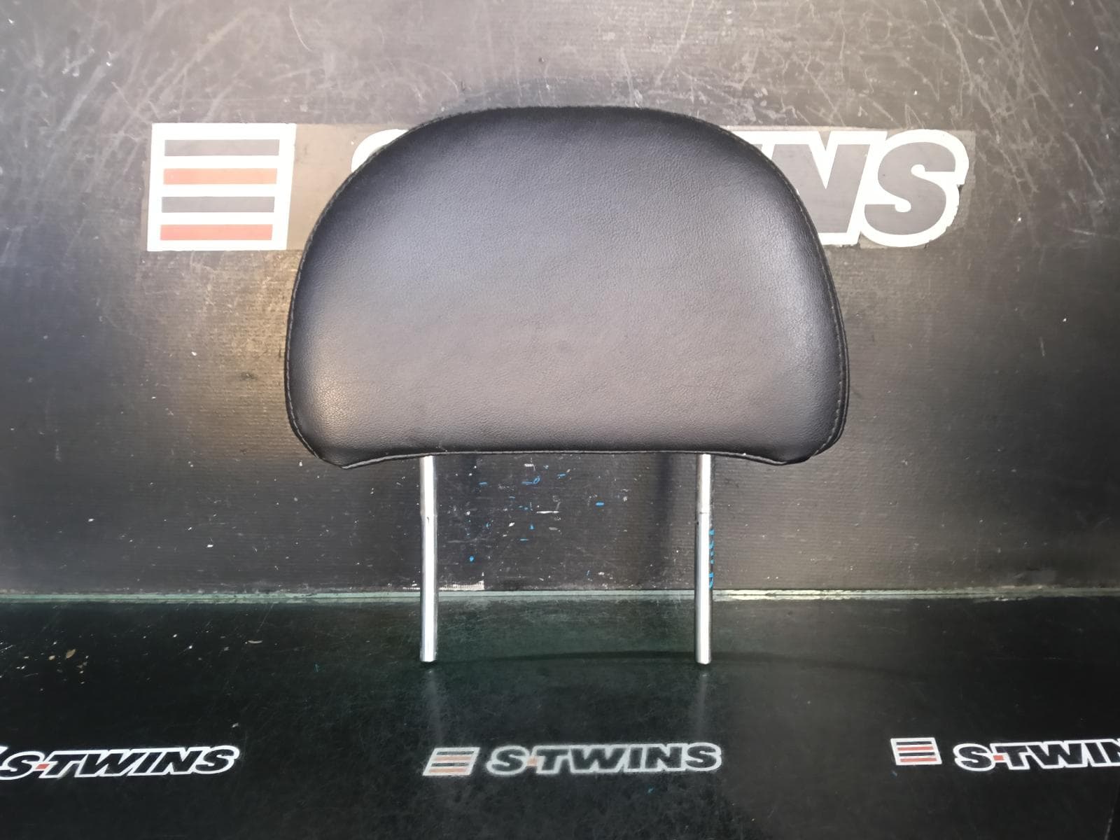 Used auto part listing image: 2011 SUBARU FORESTER HEADREST RH REAR, LEATHER, SH, 03/08-08/12 0000405199