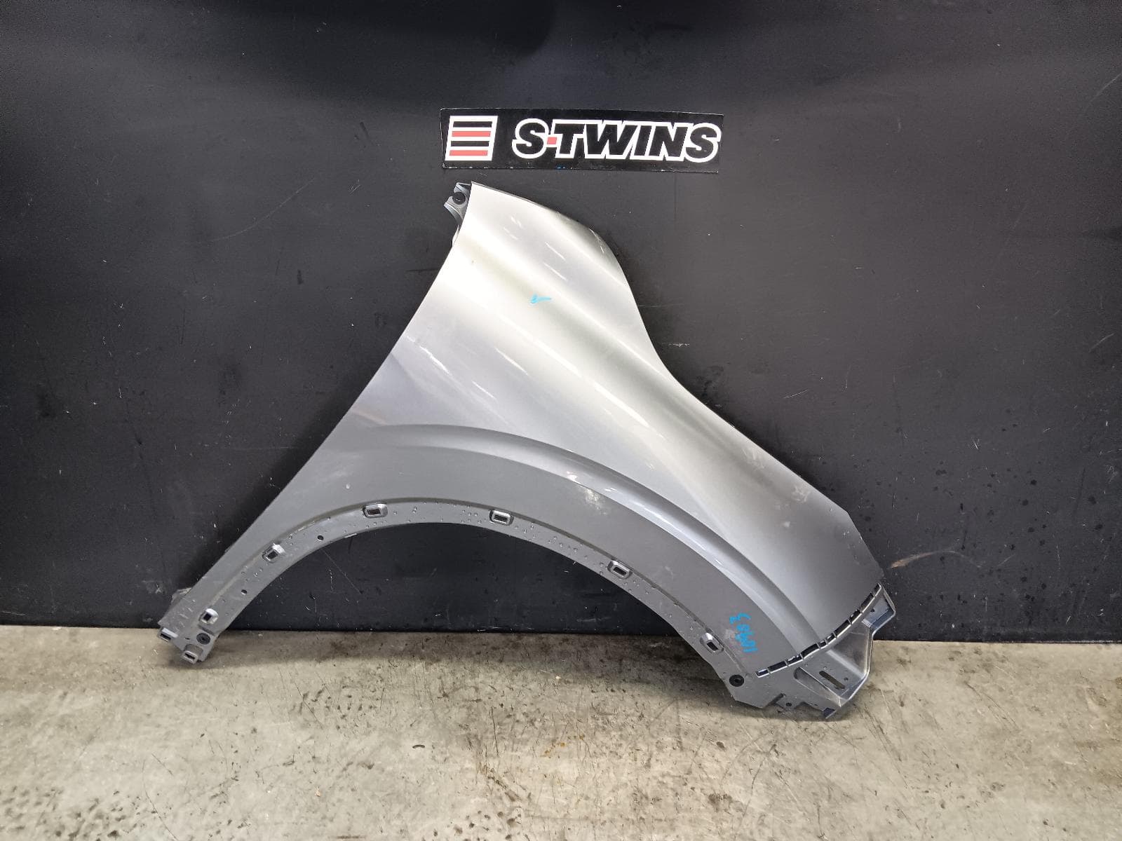 Used auto part listing image: 2022 MITSUBISHI OUTLANDER RIGHT GUARD ZM, 08/21-03/25 0000410640