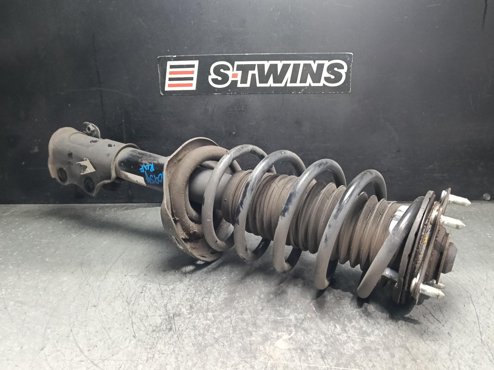 Used auto part listing image: 2018 HONDA ODYSSEY RIGHT FRONT STRUT RC1, 02/14-03/22 0000412029