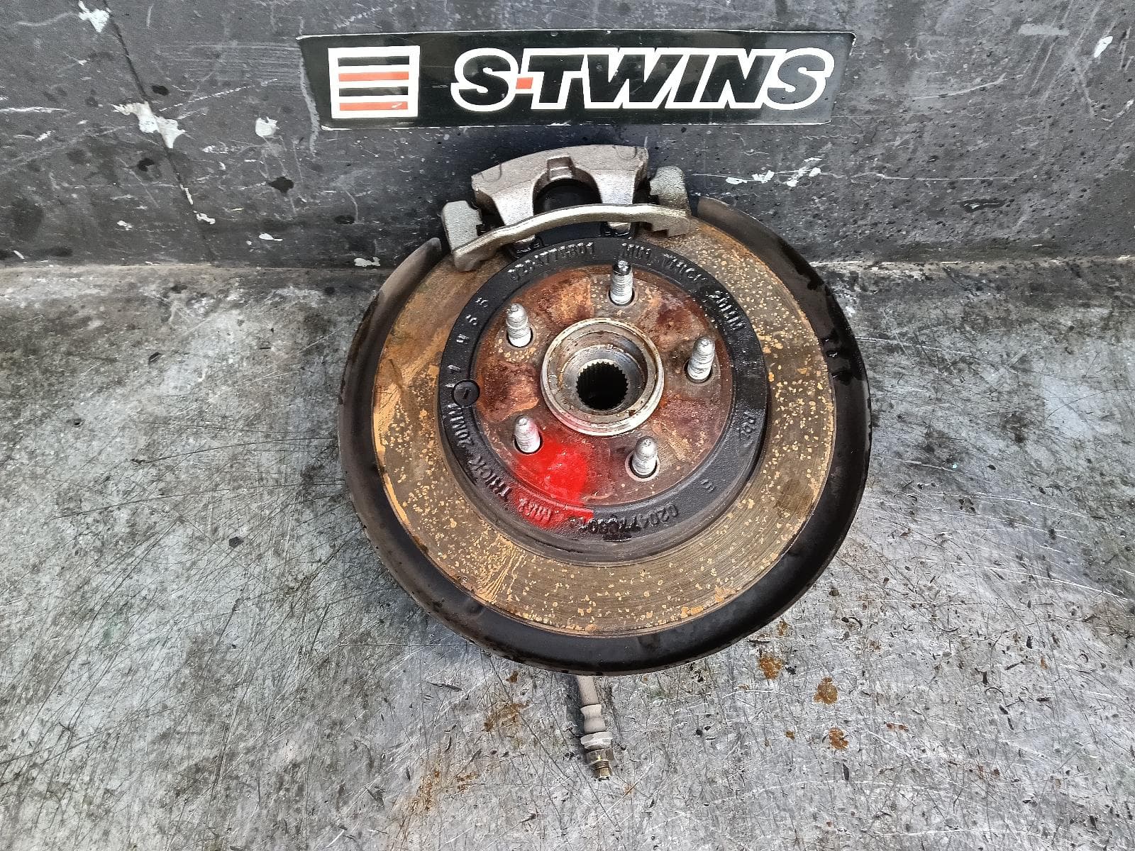 Used auto part listing image: 2016 HOLDEN COMMODORE LEFT REAR HUB ASSEMBLY VE-VF, V6 TYPE, 08/06-12/17 0000406225