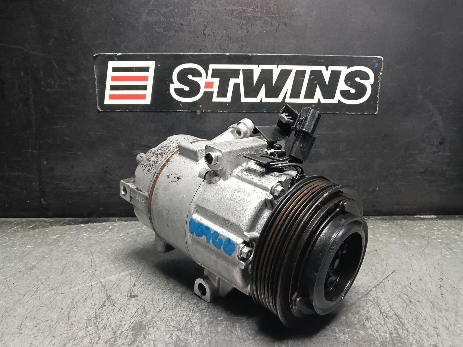 Used auto part listing image: 2014 HYUNDAI I30 A C COMPRESSOR GD, 1.8, G4NB, PETROL, (S. KOREA VIN KMHD), NON CLIMATE TYPE, GD, 03/12-02/17 0000412428