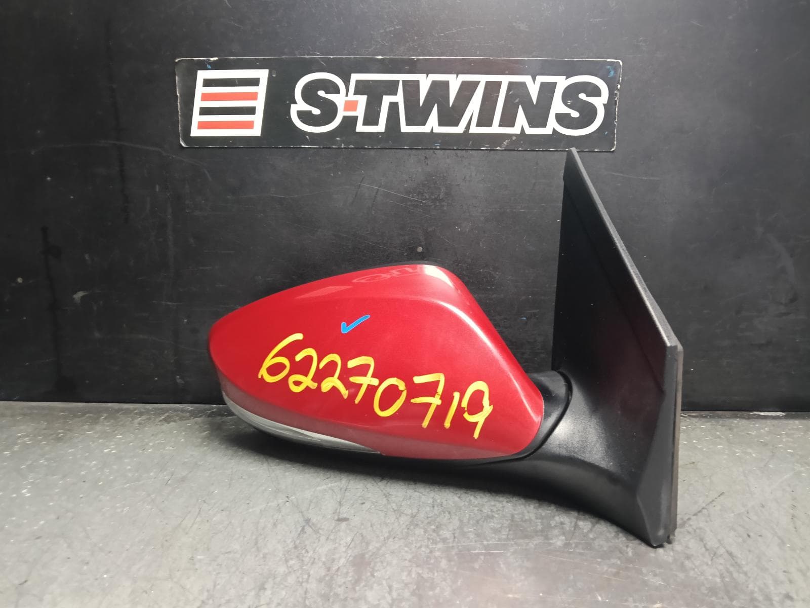 Used auto part listing image: 2014 HYUNDAI I30 RIGHT DOOR MIRROR GD, HATCH (S. KOREA VIN KMHD), MANUAL FOLDING, W/ INDICATOR, 03/12-02/17 0000412434