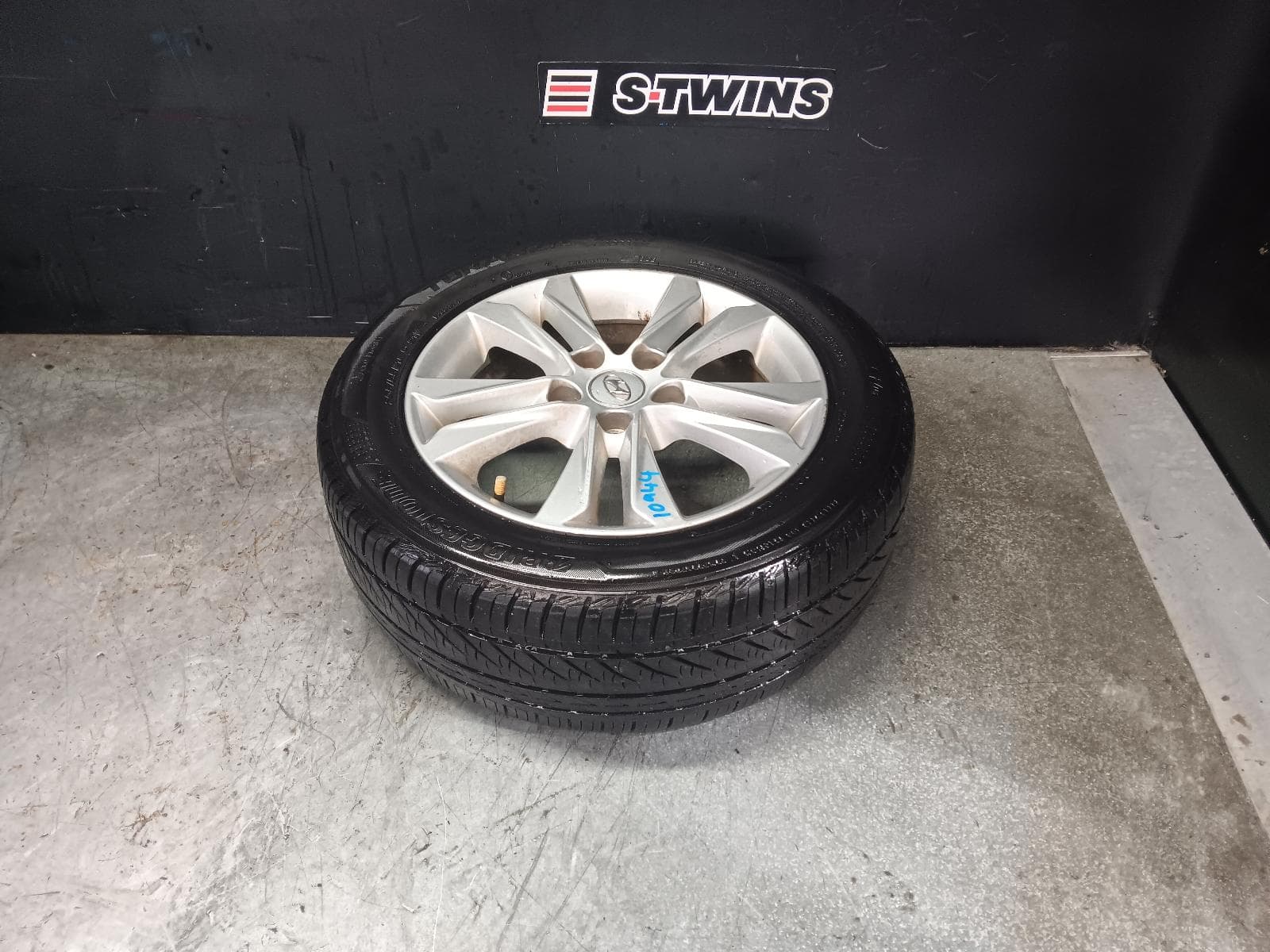 Used auto part listing image: 2014 HYUNDAI I30 WHEEL MAG FACTORY, 16X6.5IN, ACTIVE/ELITE, GD, 03/12-02/17 0000411857