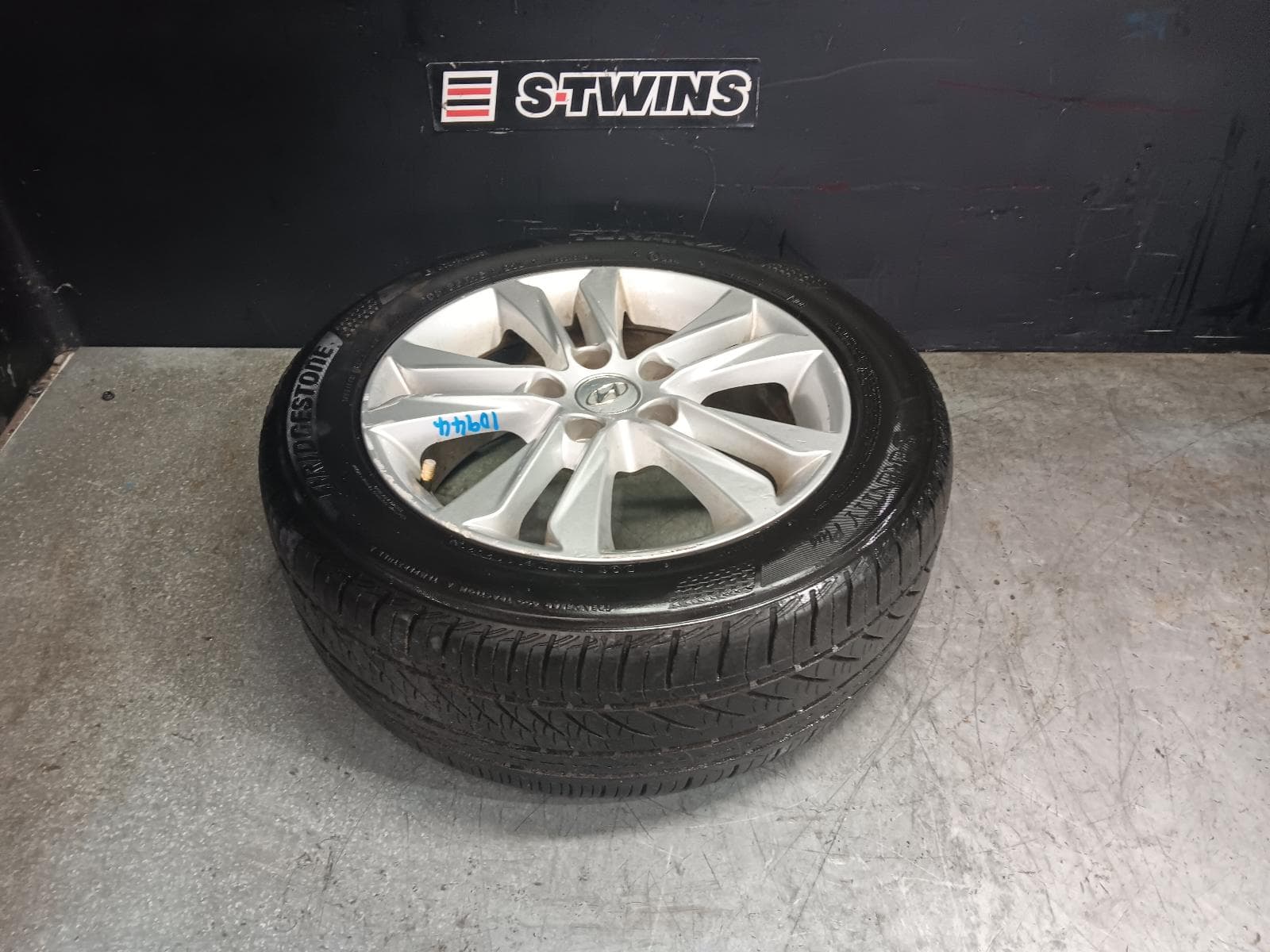 Used auto part listing image: 2014 HYUNDAI I30 WHEEL MAG FACTORY, 16X6.5IN, ACTIVE/ELITE, GD, 03/12-02/17 0000411858
