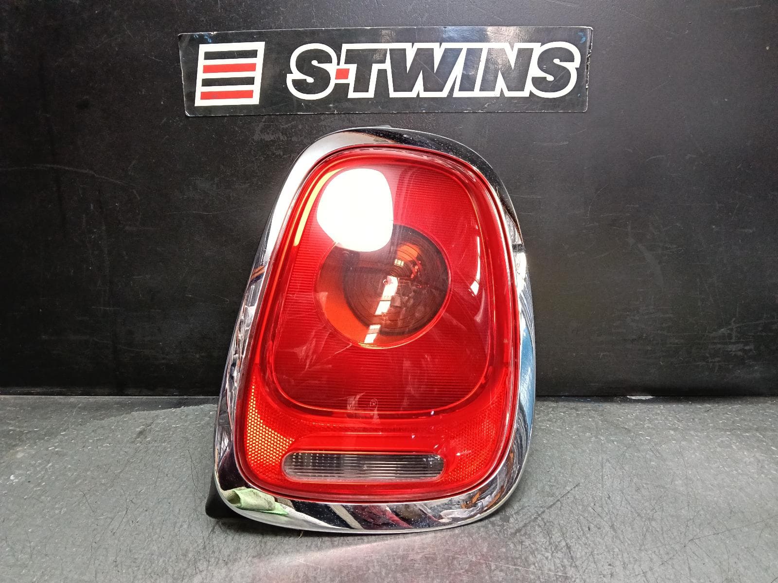 Used auto part listing image: 2016 MINI COOPER RIGHT TAILLIGHT F55/F56/F57, IN BODY, NON LED TYPE, 04/14-01/24 0000405264