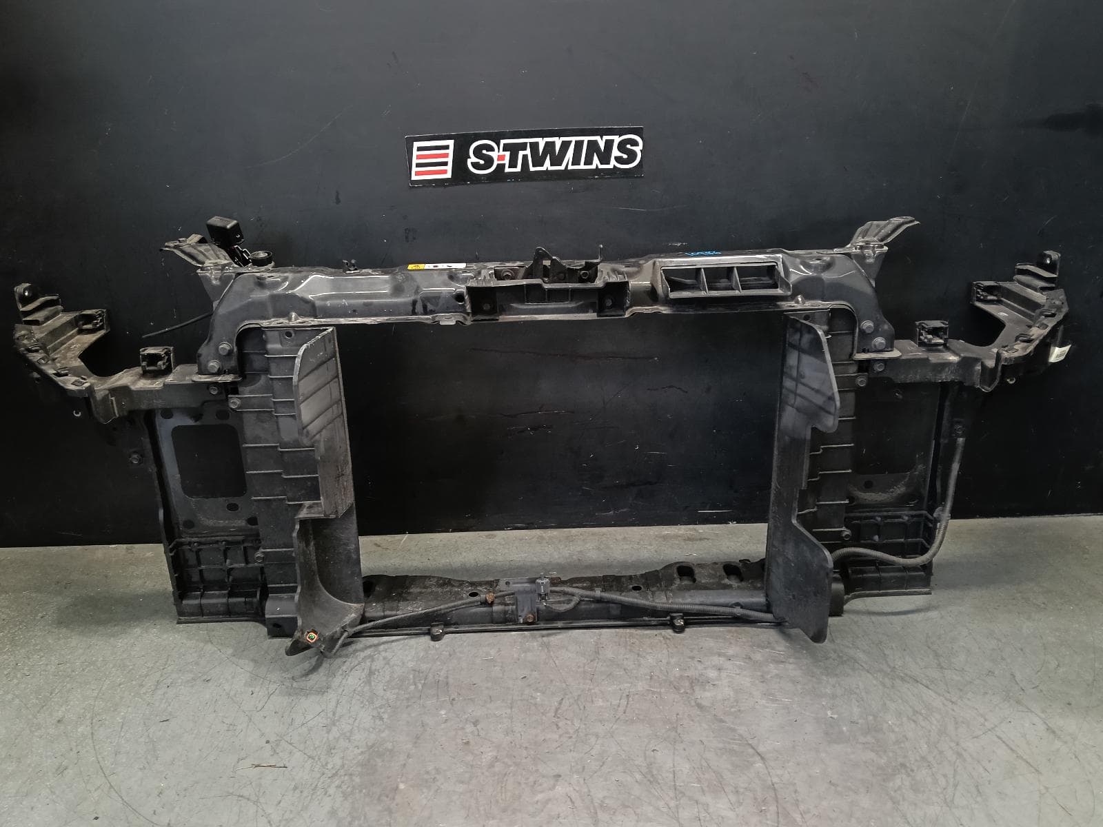 Used auto part listing image: 2016 HYUNDAI I30 RADIATOR SUPPORT GD, BOLT ON TYPE, 5DR HATCH, 03/12-02/17 0000409957