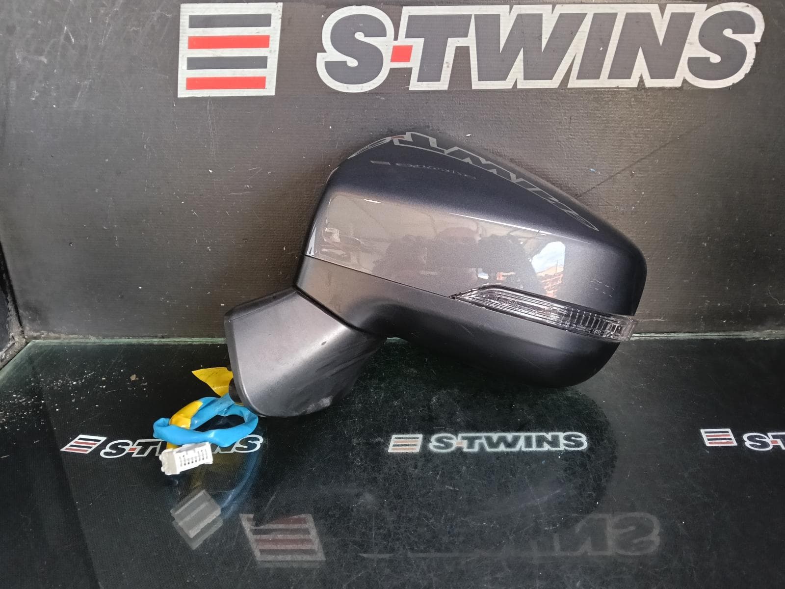 Used auto part listing image: 2020 SUBARU XV LEFT DOOR MIRROR G5X, W/ AUTO POWER FOLD, INDICATOR, HEATED, BLIND SPOT, NON CAMERA TYPE, COLOUR CODED, 05/20-06/23 0000405570