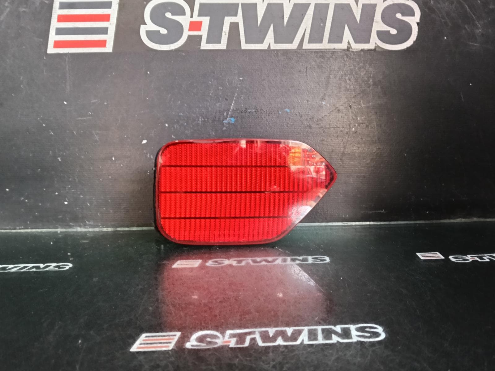 Used auto part listing image: 2020 SUBARU XV LEFT TAILLIGHT BUMPER REFLECTOR, G5X, 03/17-06/23 0000405574